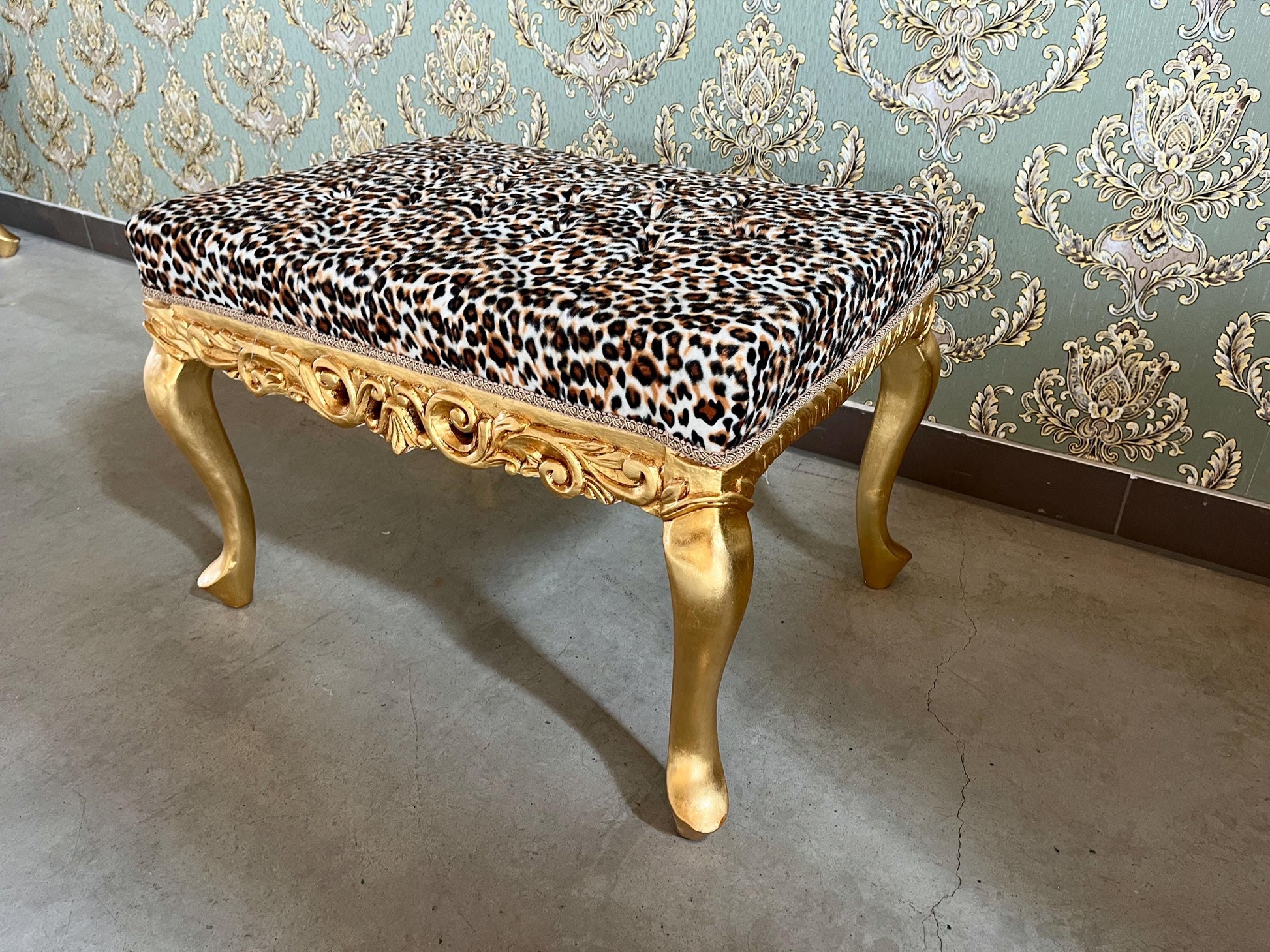 Small Square Bench Retro Baroque Rococo Style Ottoman in Leopard Print Velvet in Gold Finish for Furniture Gift Home Decor