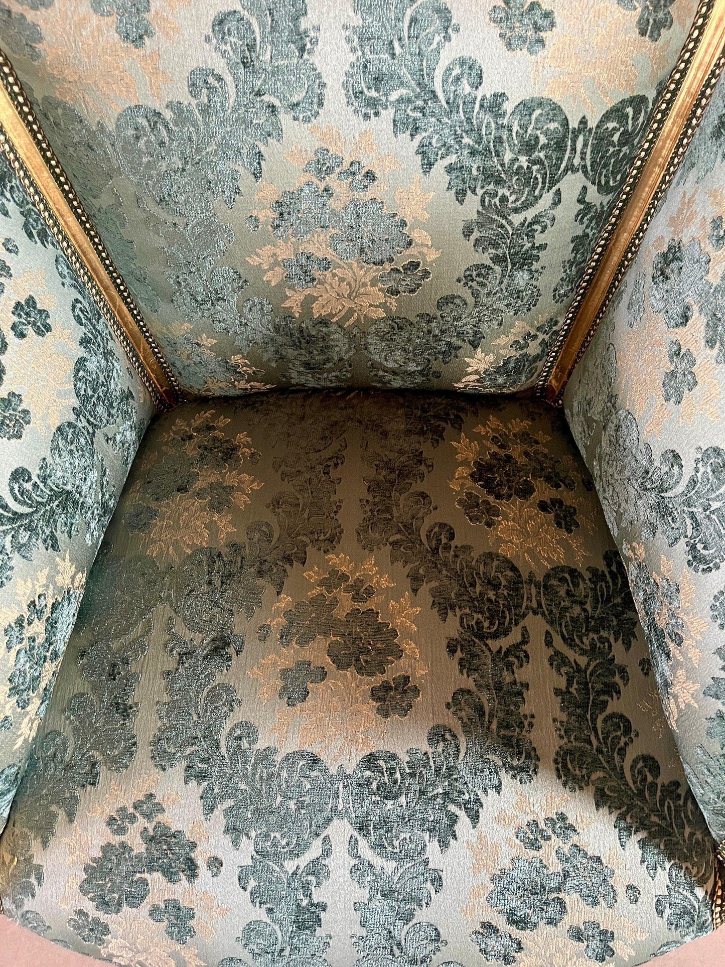 Armchair French Louis Style Shell Shape Chair Nostalgic Baroque Style in Velvet Turquoise for Living Room Home Decor for Hotel Lounge Room