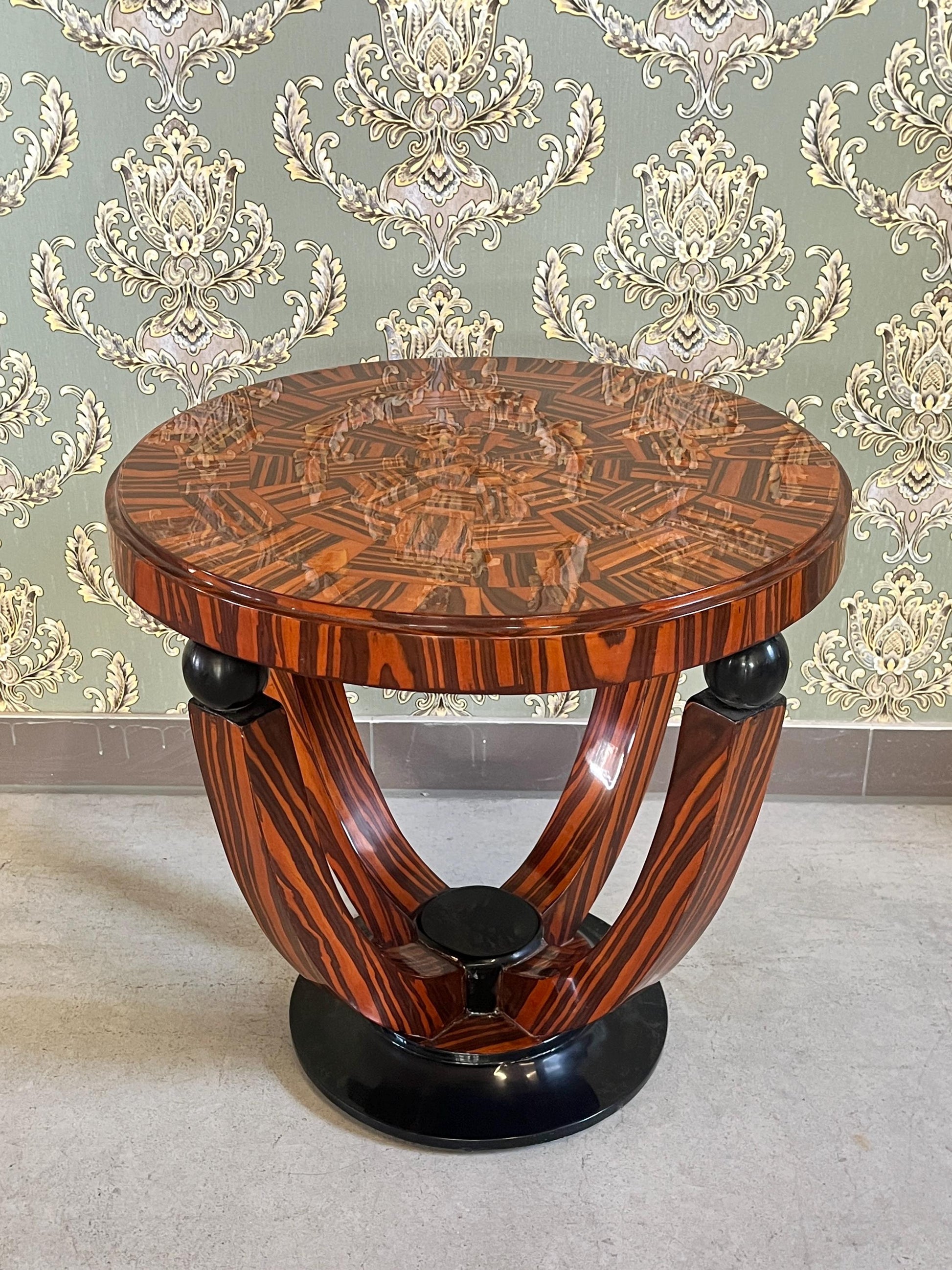 Geometric Pattern Coffee Table: Retro Baroque Style Wooden Side Table