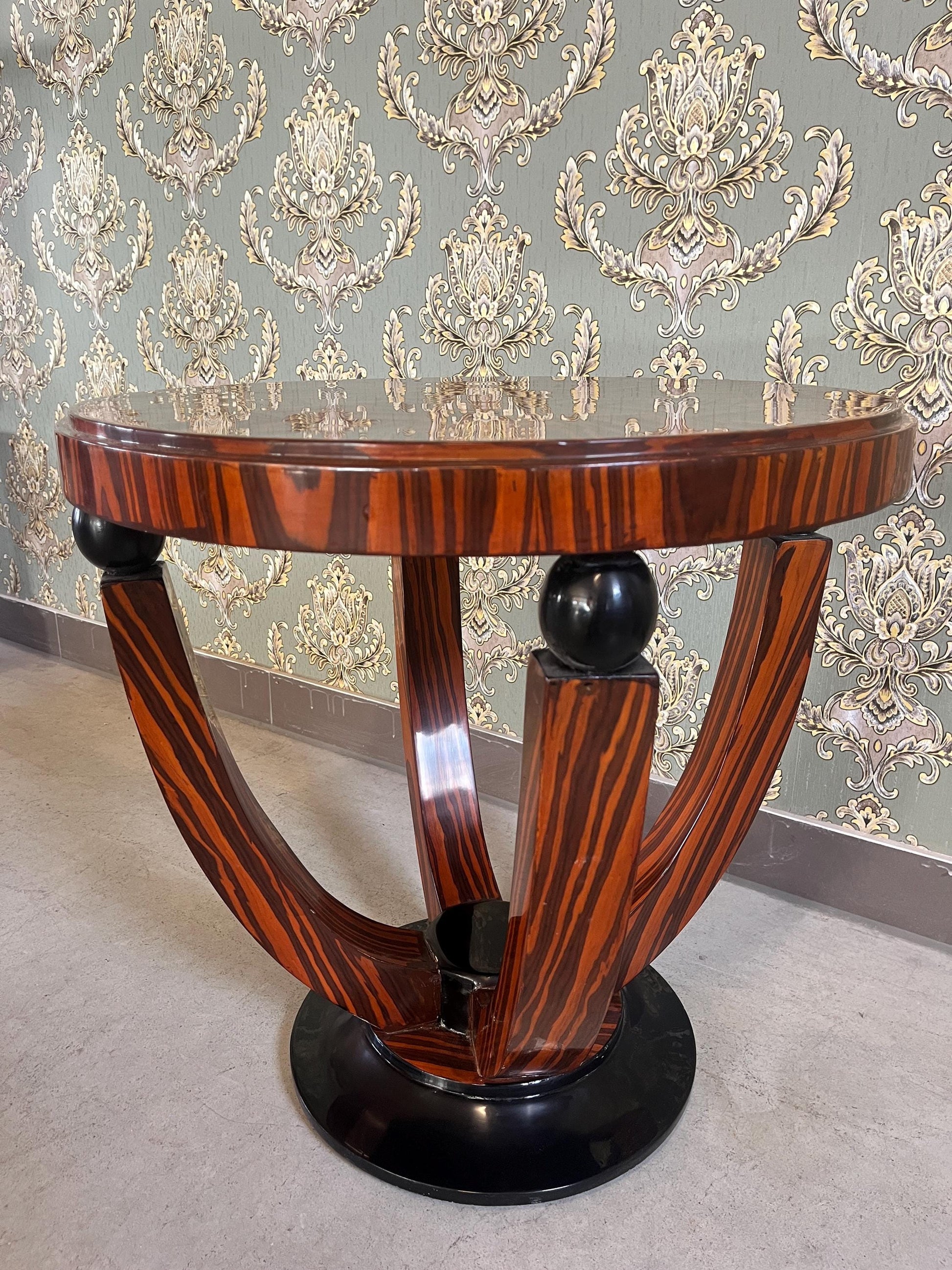 Geometric Pattern Coffee Table: Retro Baroque Style Wooden Side Table