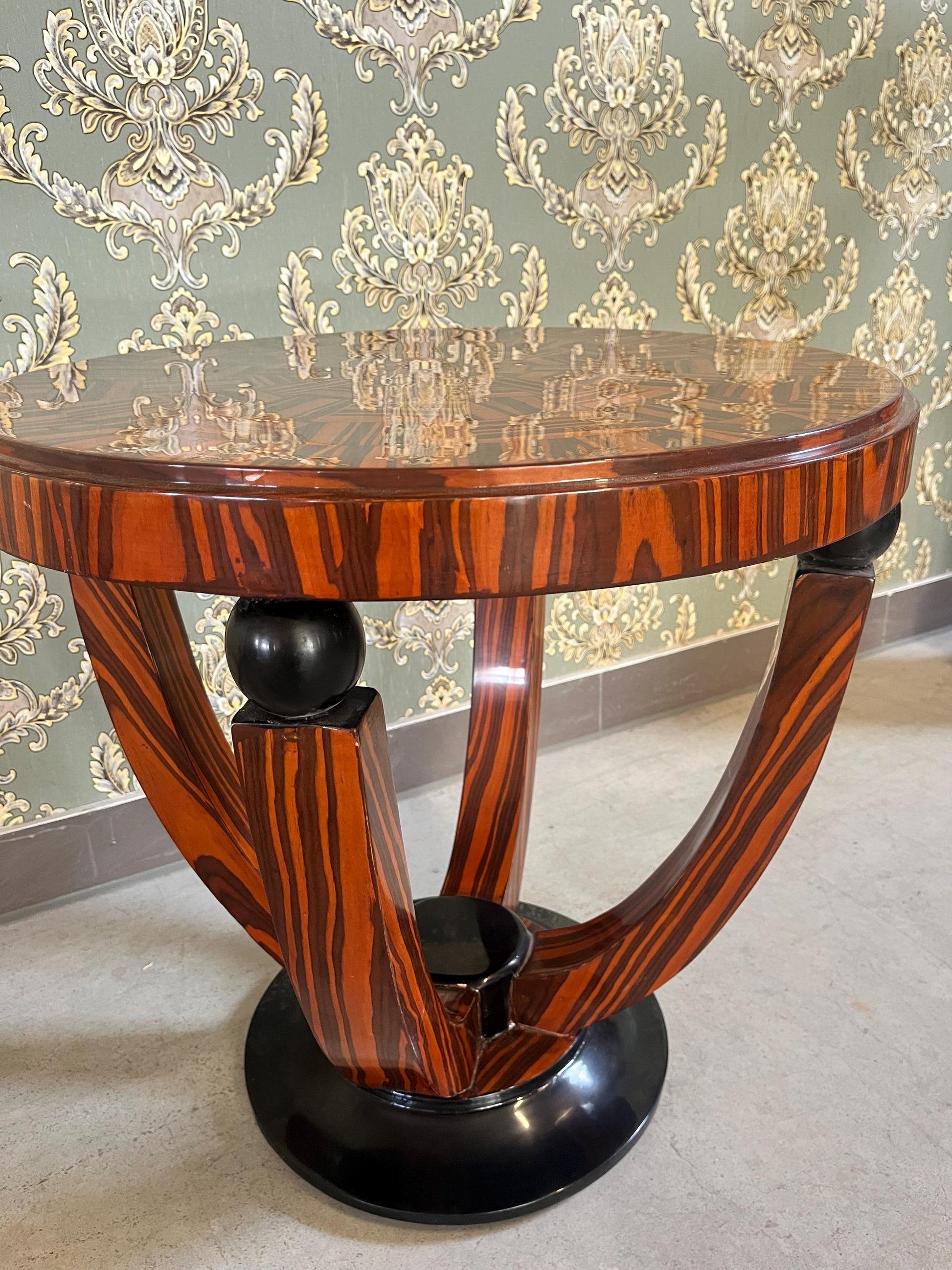 Geometric Pattern Coffee Table: Retro Baroque Style Wooden Side Table