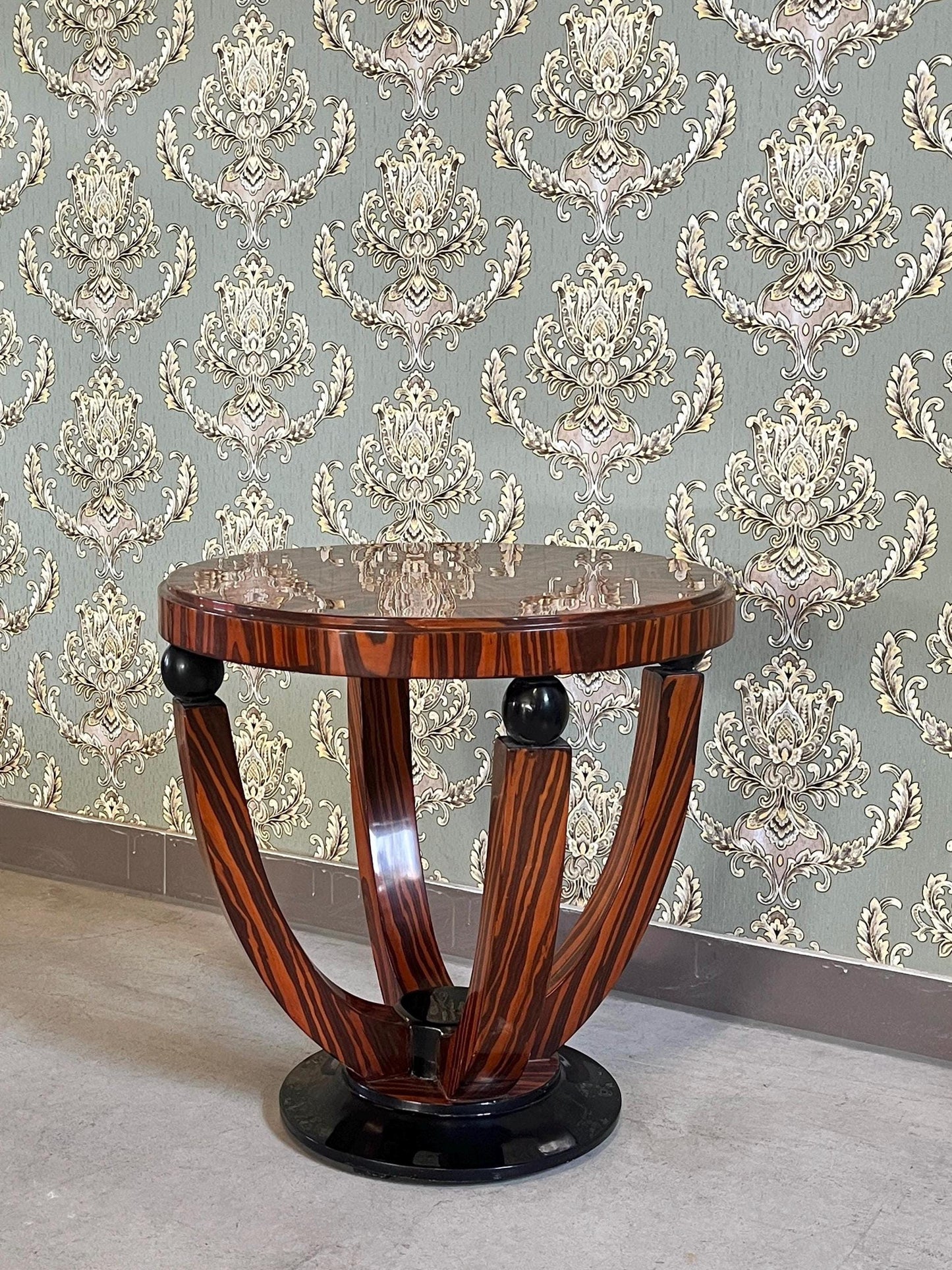 Geometric Pattern Coffee Table: Retro Baroque Style Wooden Side Table