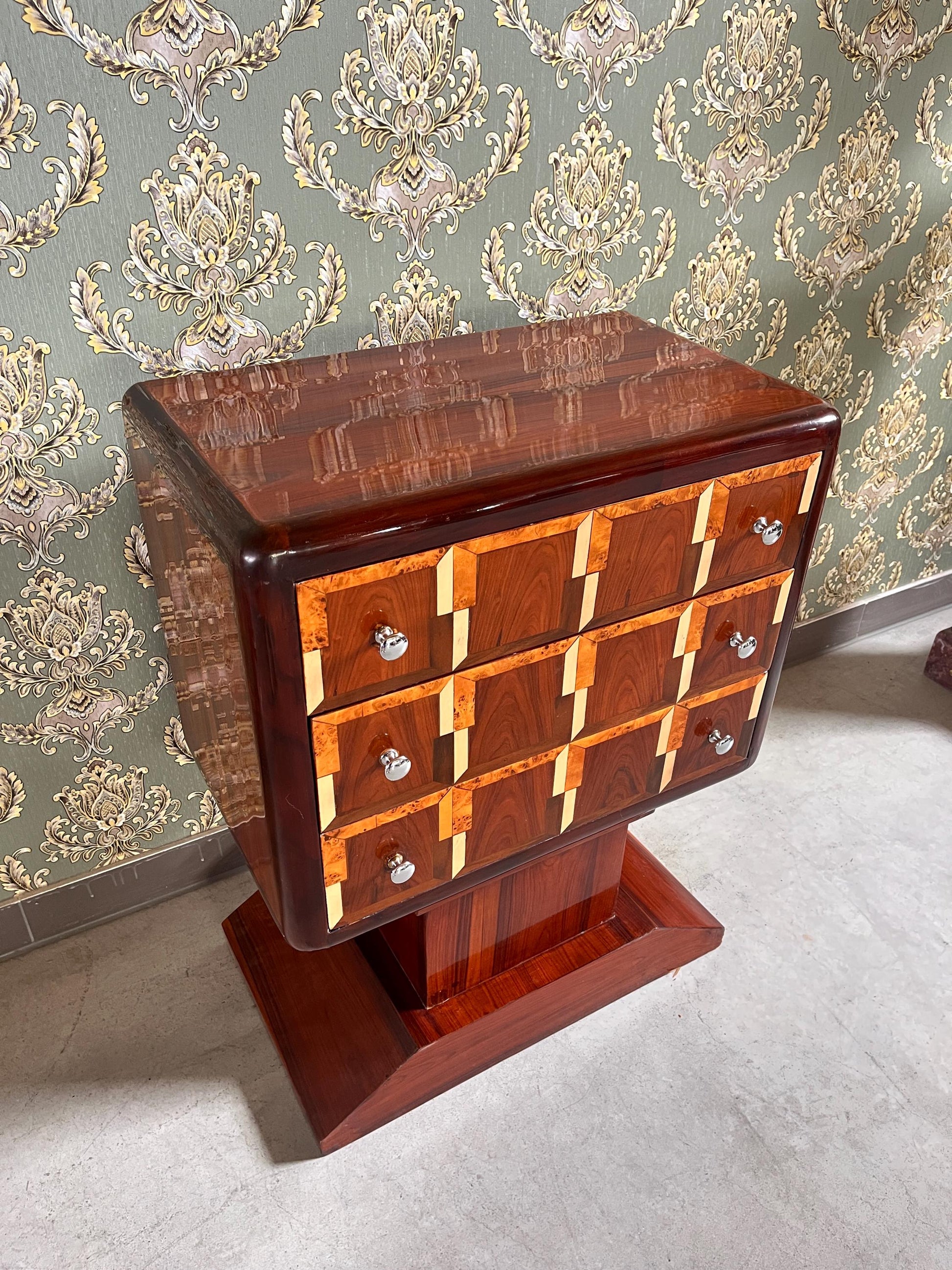 Art Deco Chest of Drawers: Retro Baroque Style Wooden End Table
