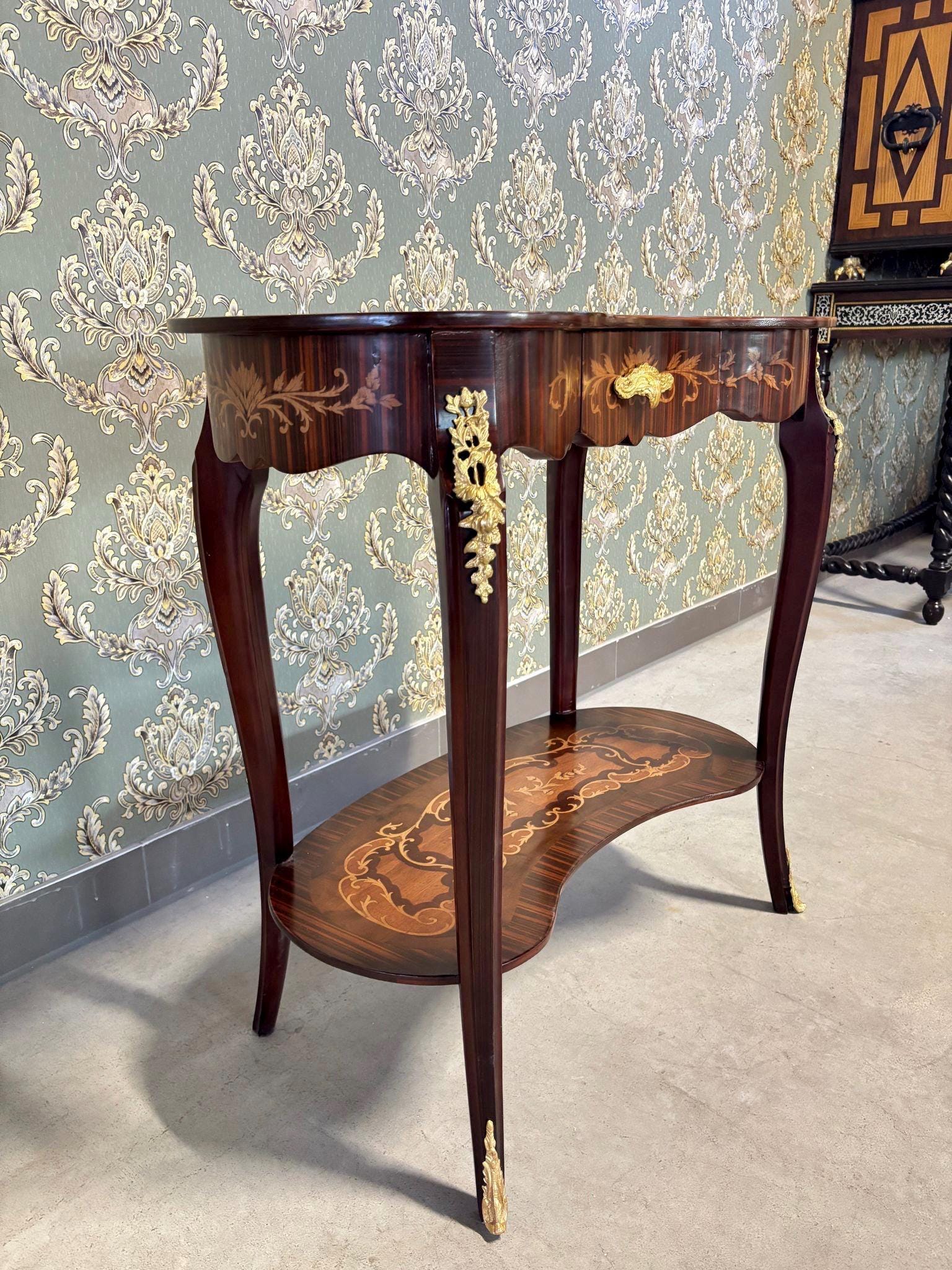 Wooden Side Table Baroque Coffee Table Handmade Retro Brown Side Table Pea Shape Antique Style Living Room End Table in Brown for Home Decor