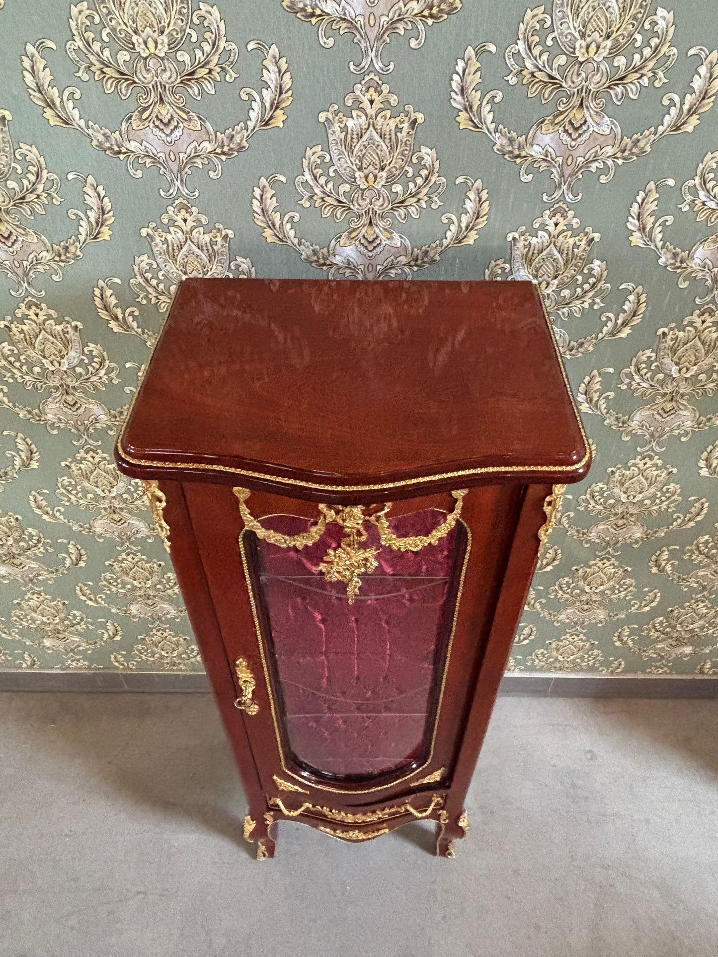 Wooden Display Cabinet French Antique Style Brown Showcase Retro Baroque Glass 3-Shelf Cabinet Bordeaux Fabric at Back for Home Decor