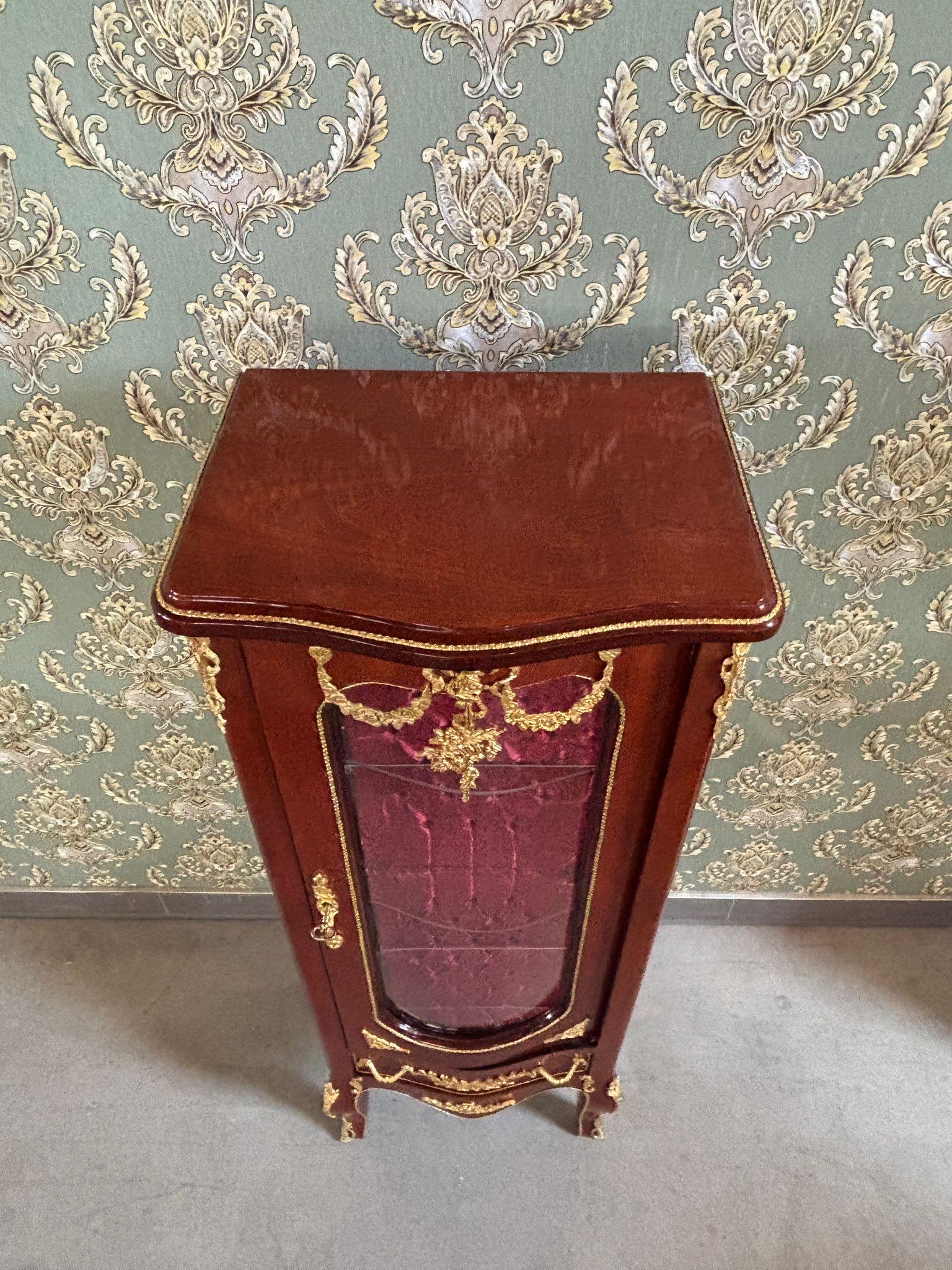 Wooden Display Cabinet French Antique Style Brown Showcase Retro Baroque Glass 3-Shelf Cabinet Bordeaux Fabric at Back for Home Decor