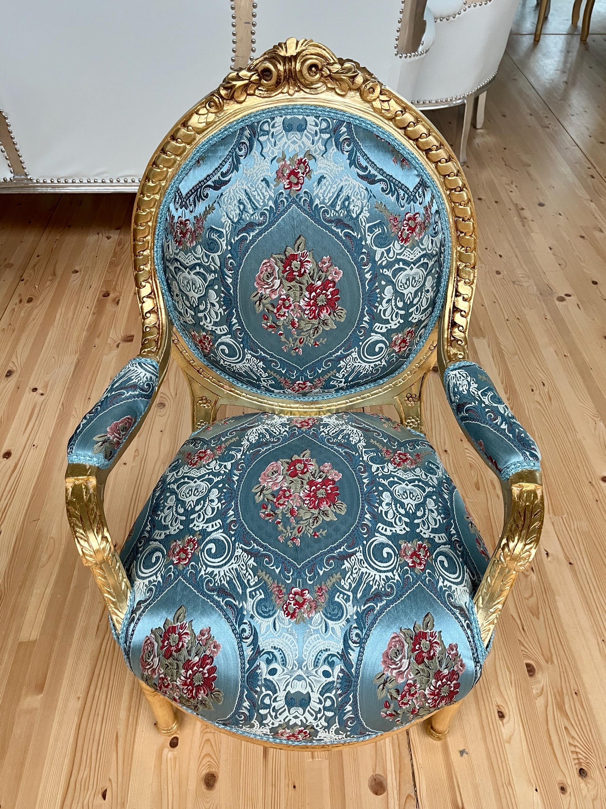 Armchair Antique Rococo Accent Chair Shiny Blue Flower Pattern Fabric Lounge Armchair Royal Baroque Chair in Beige Flower Pattern Home Decor