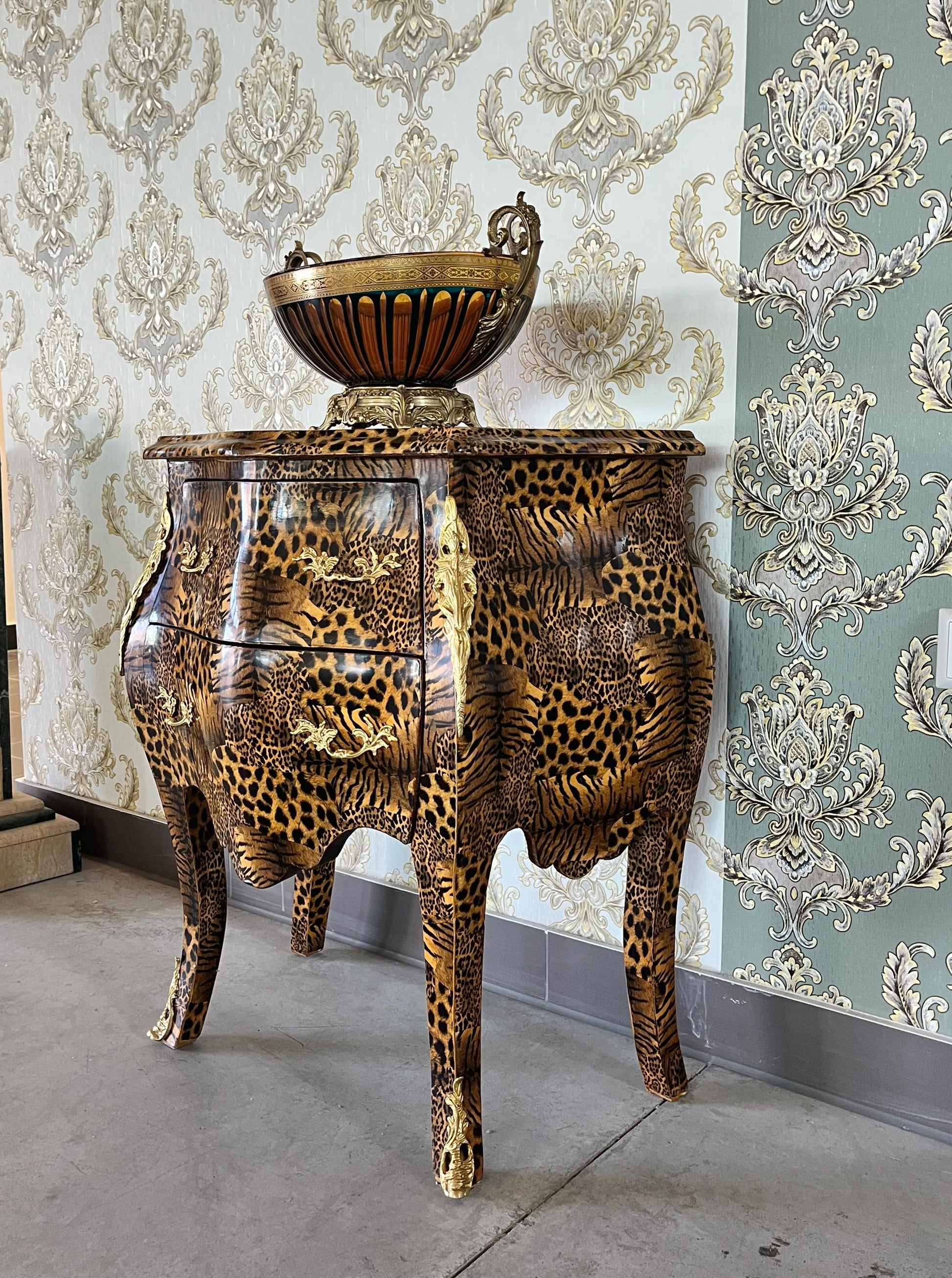 Night Stand French Louis Style in Tiger Animal Print Bedside Table Rococo Style Brass Ornaments Inlaid 2 drawers for Bedroom Home Decor