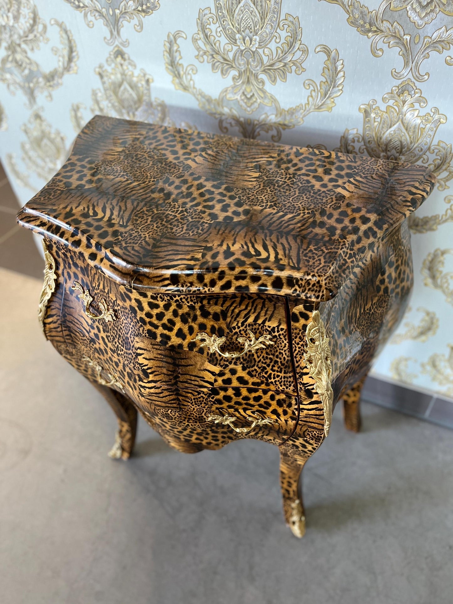 Night Stand French Louis Style in Tiger Animal Print Bedside Table Rococo Style Brass Ornaments Inlaid 2 drawers for Bedroom Home Decor
