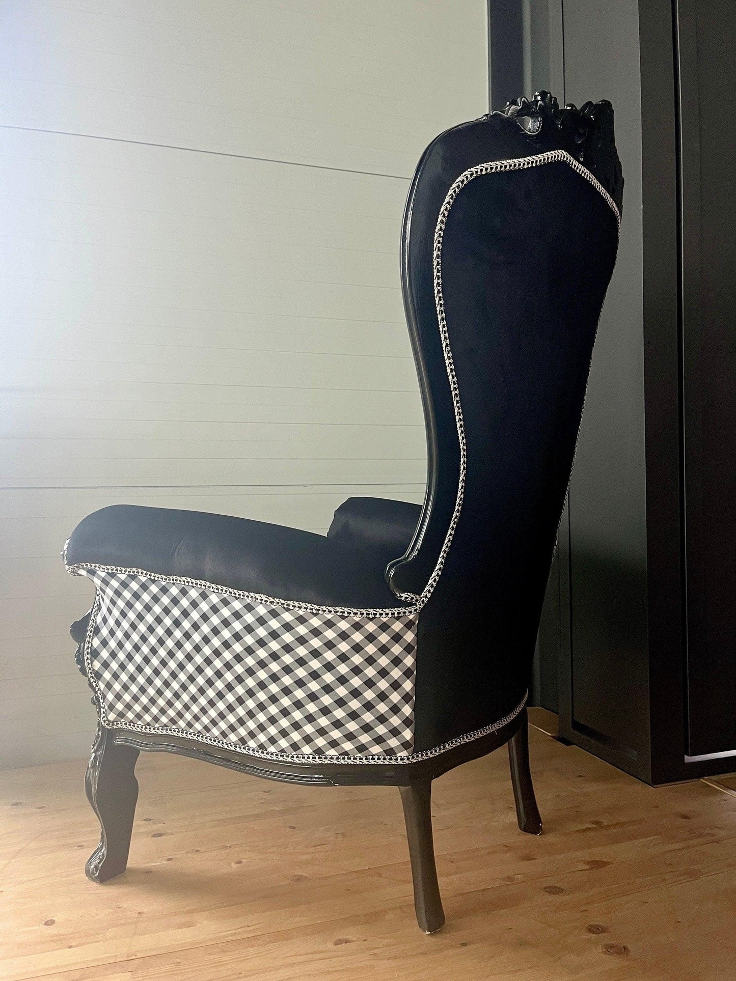 Throne Armchair Black & White Funny Rabbit Print Huge Armchair for Birthday Party for Special Event or Commercial Decoration