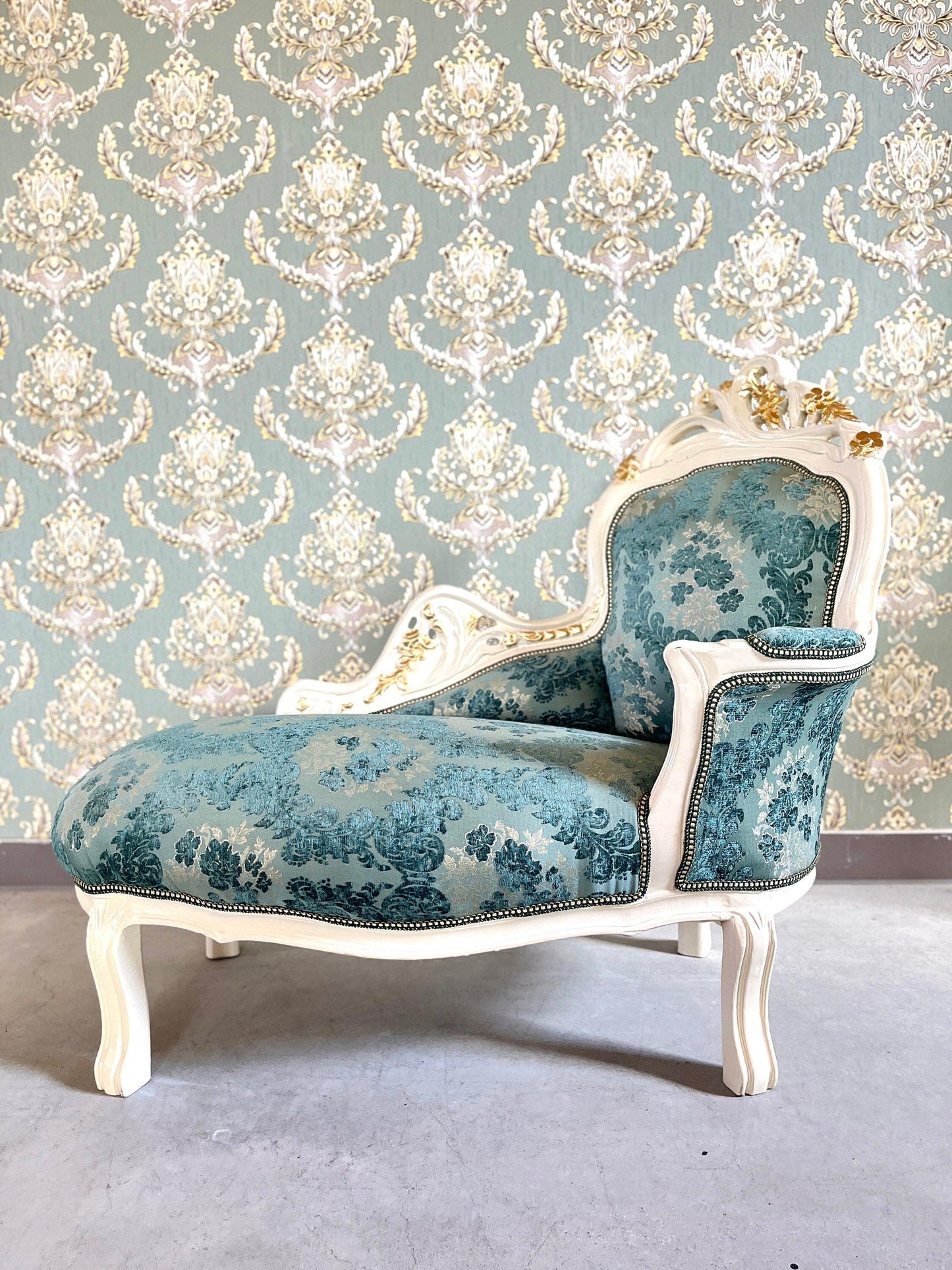 Small Chaise Longue French Louis Style in Flower Pattern Retro Baroque Style Bench in Velvet Green Velvet Pink for Home Decor