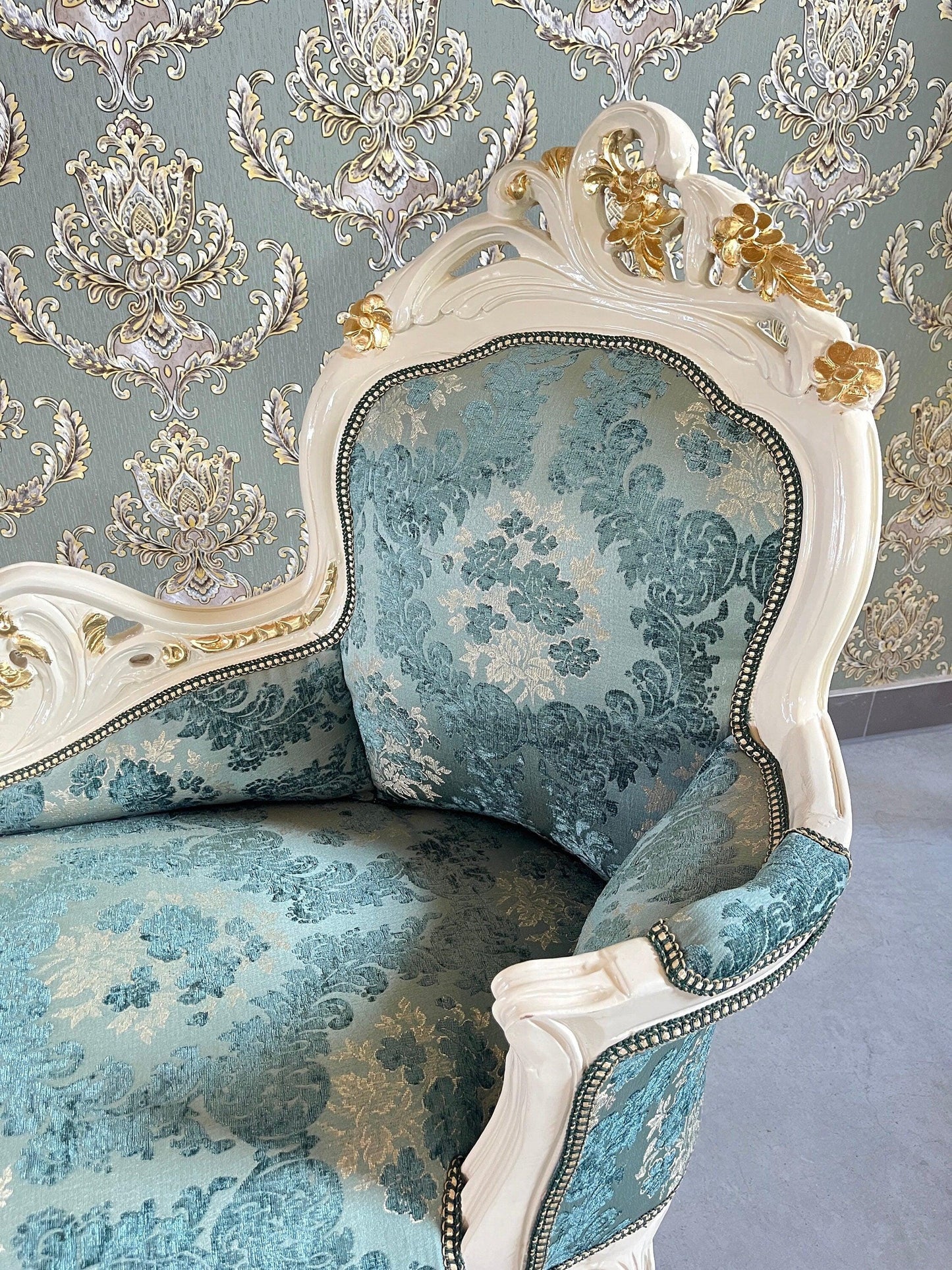 Small Chaise Longue French Louis Style in Flower Pattern Retro Baroque Style Bench in Velvet Green Velvet Pink for Home Decor