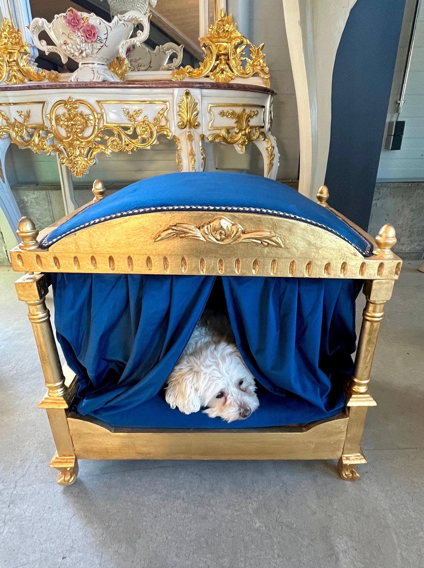 Pet Bed Cute French Baroque Style Dog Sofa Bed in Retro Royal Baroque Rococo Style Velvet Blue in Gold Finish Pet Furniture