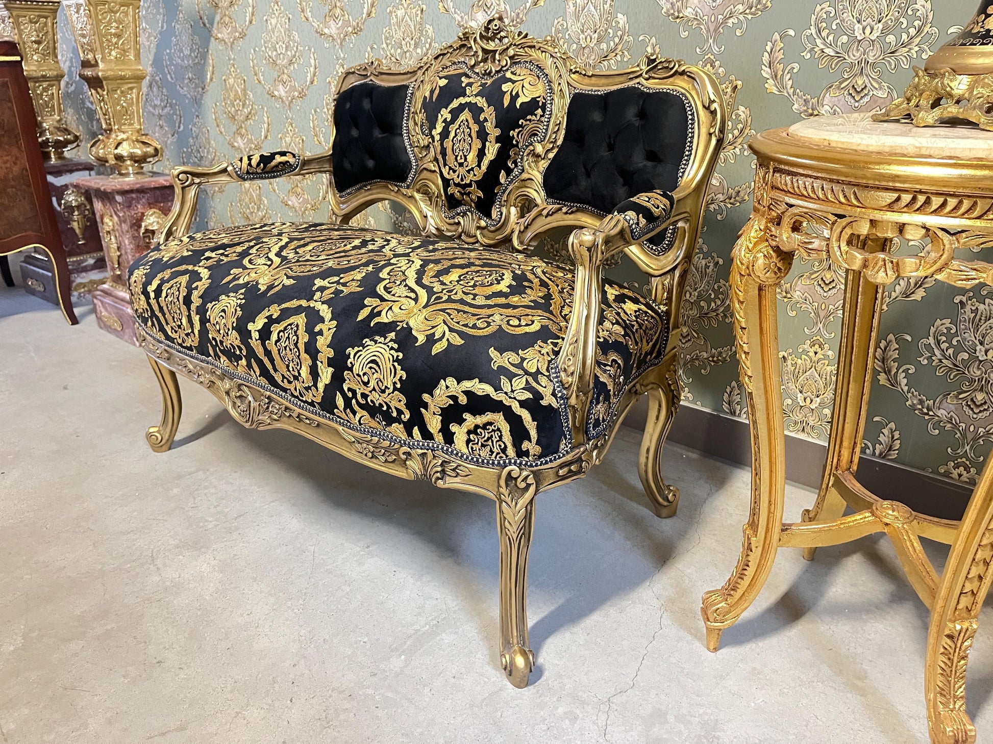 Love Seat Luxury Style 2-Seater Sofa in Black Gold Floral Damask Nostalgic Baroque Rococo Style Handmade Couch for Lounge Room Home Decor
