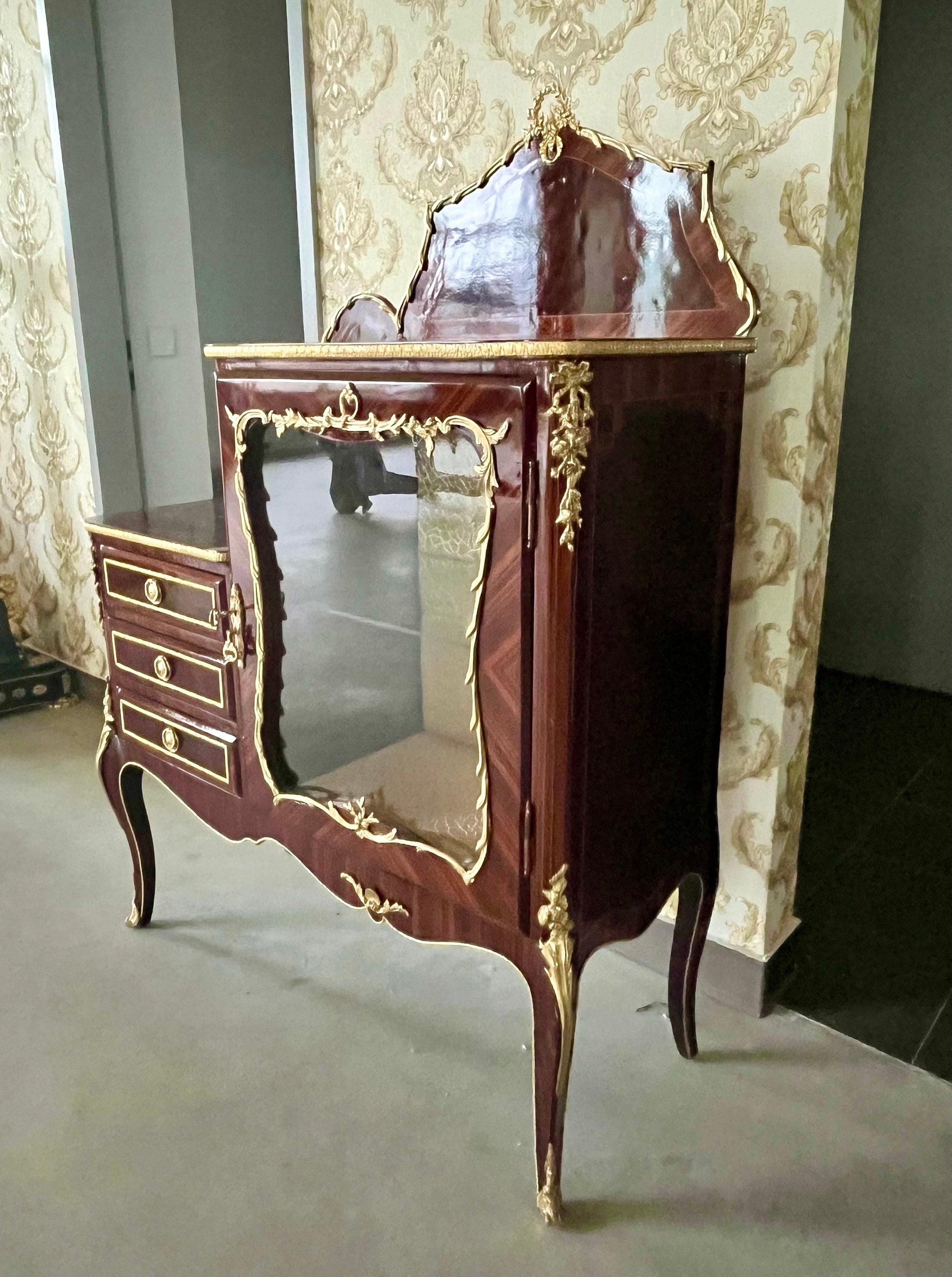 Display Cabinet French Louis Showcase for Dining Room Decor Glossy Brown Retro Baroque Cabinet with Brass Ornaments for New Home Decor