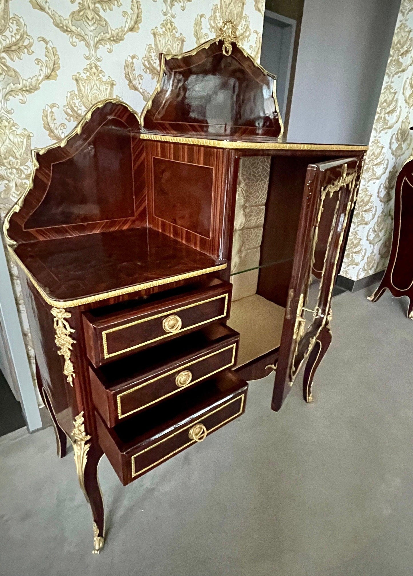 Display Cabinet French Louis Showcase for Dining Room Decor Glossy Brown Retro Baroque Cabinet with Brass Ornaments for New Home Decor