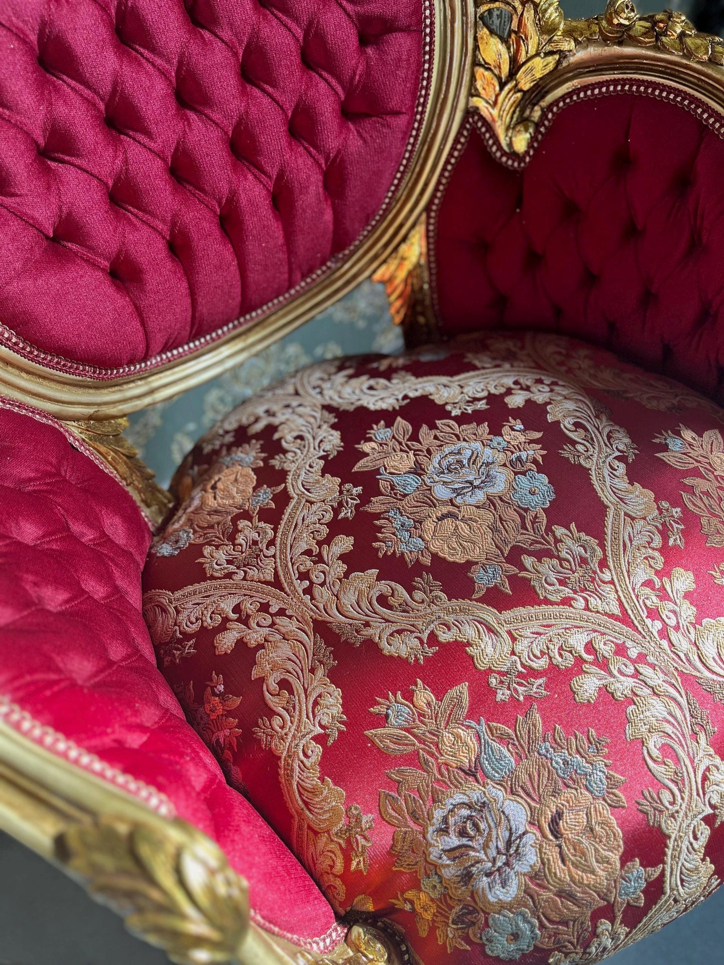 Armchair Antique Baroque Style in Bordeaux Red Lounge Chair in Gold Finish Retro Royal Style Armchair for Wedding Decor Chair or Lounge Room
