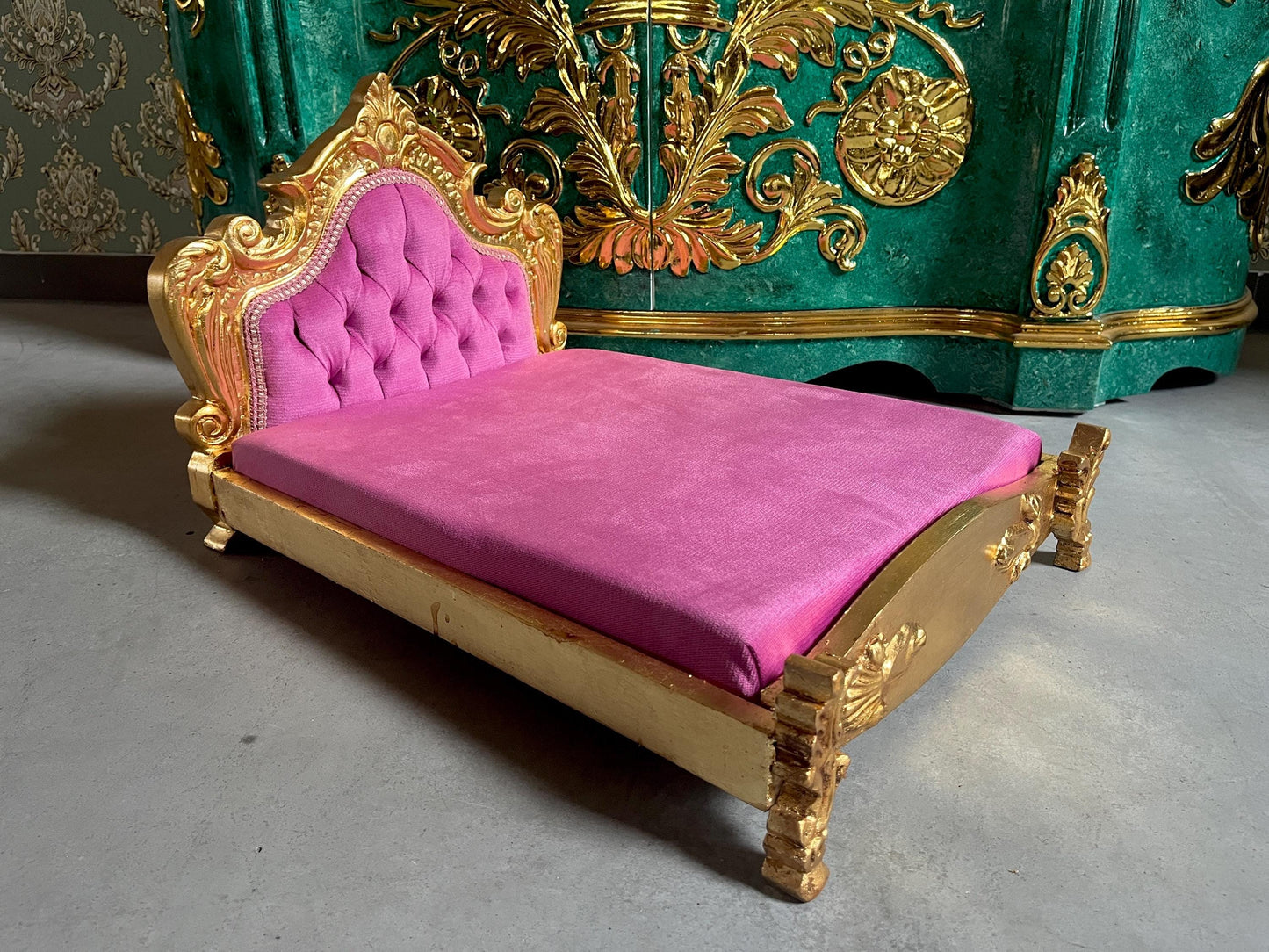 Cute Pet Bed French Baroque Style Handmade Dog Sofà Velvet Pink in Gold Finish Louis XV Rococo Cat Bed Silver Finish Birthday Gift for Her