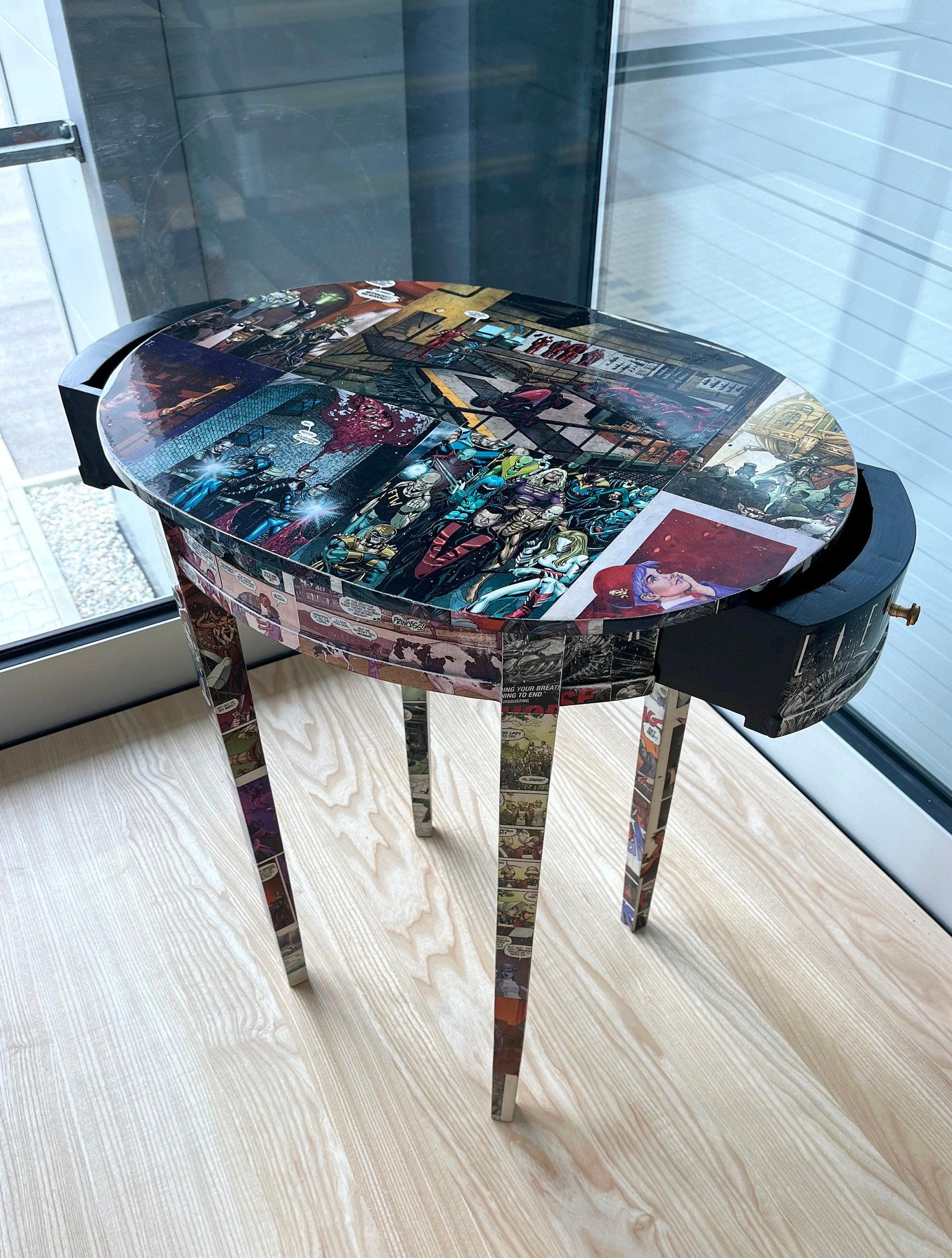 Ovaler Beistelltisch Tee-Café-Tisch mit Cartoon Print / Oval Side Table in Cartoon POP-UP