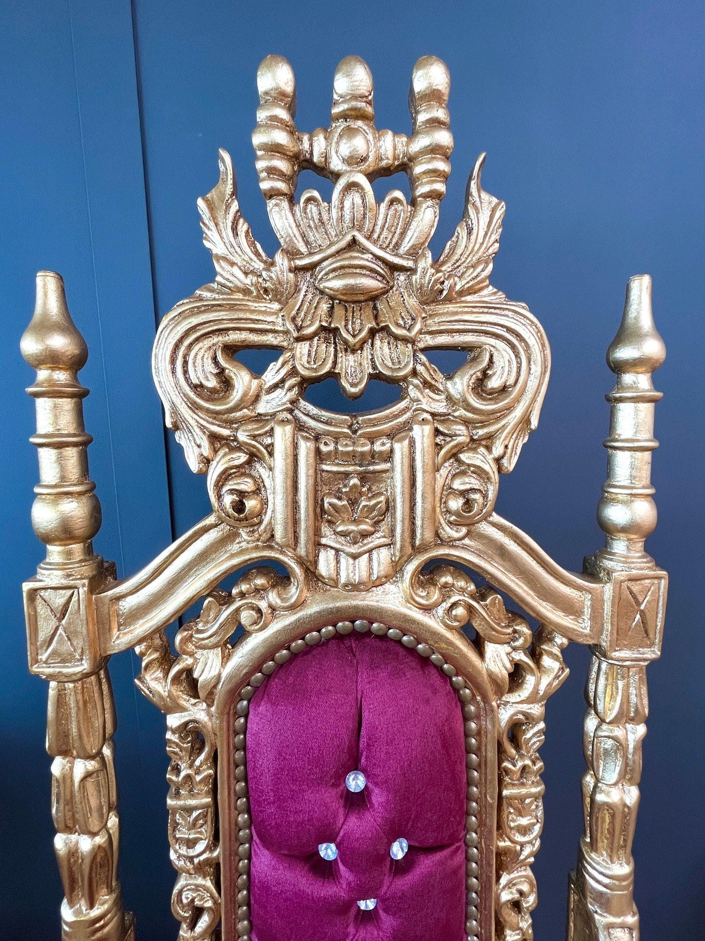 Italienischer barocker Rokoko-Löwenthron Lion Throne Italian Baroque Rococo Style Red Velvet in Gold Finish Huge Armchair for Bar