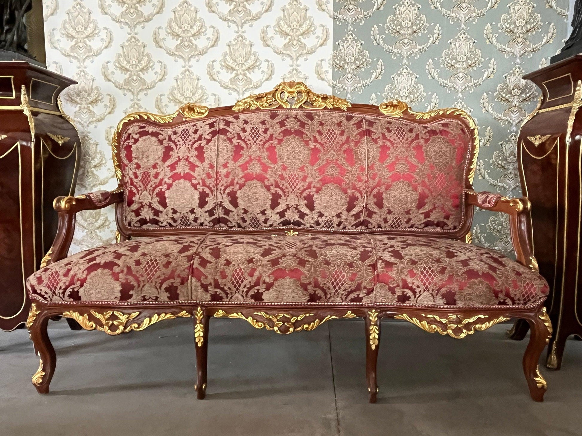 Sofa Set Bordeaux Flower Pattern French Antique Style Sofa Set in Red Royal Baroque Style Sofa Set For Home Lounge Room For Hotel Lobby