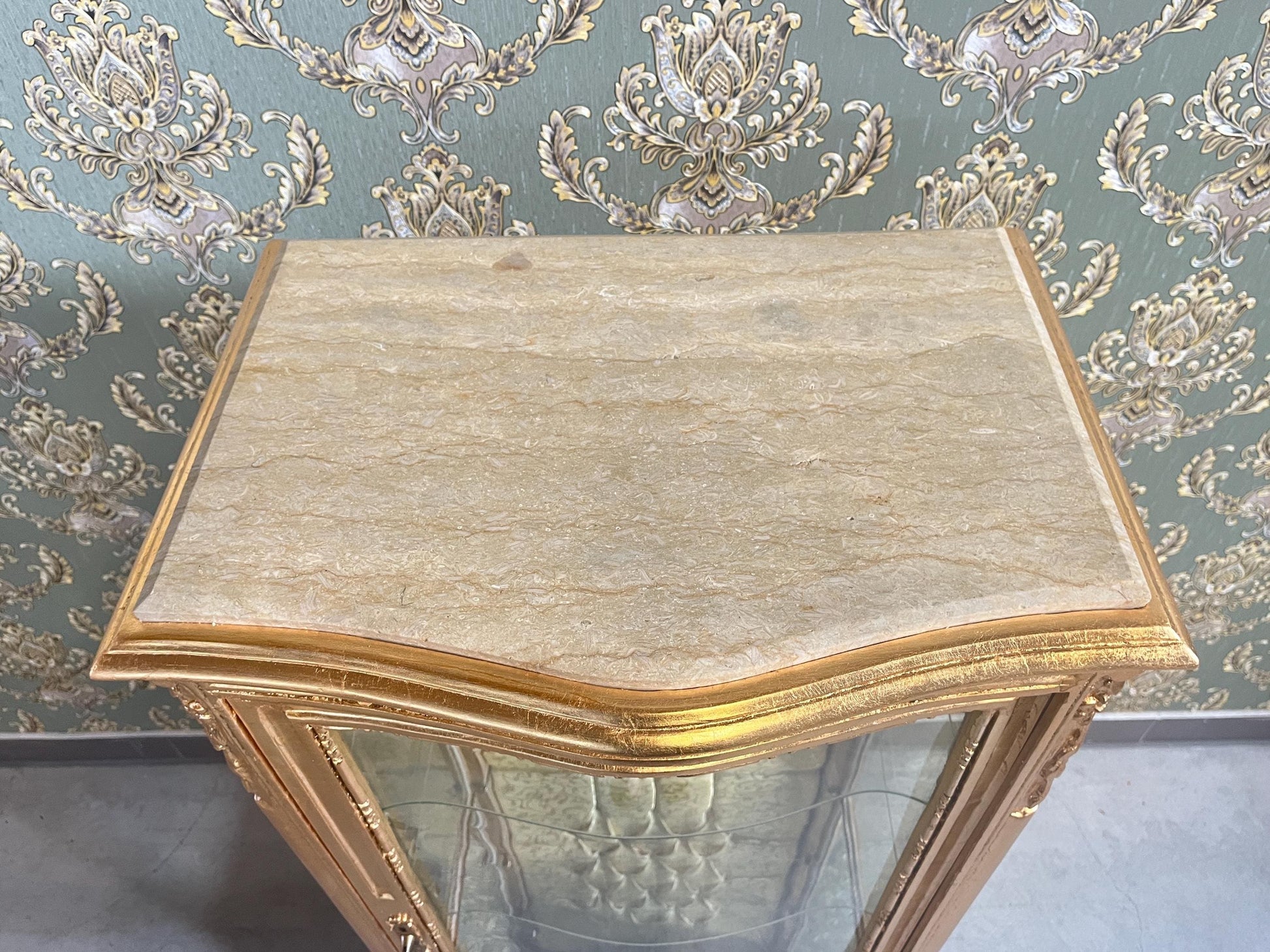 Display Cabinet French Louis Style in Gold Finish Glass Wooden Showcase Retro Baroque Style in Sliver Finish Home Decoration for Living Room