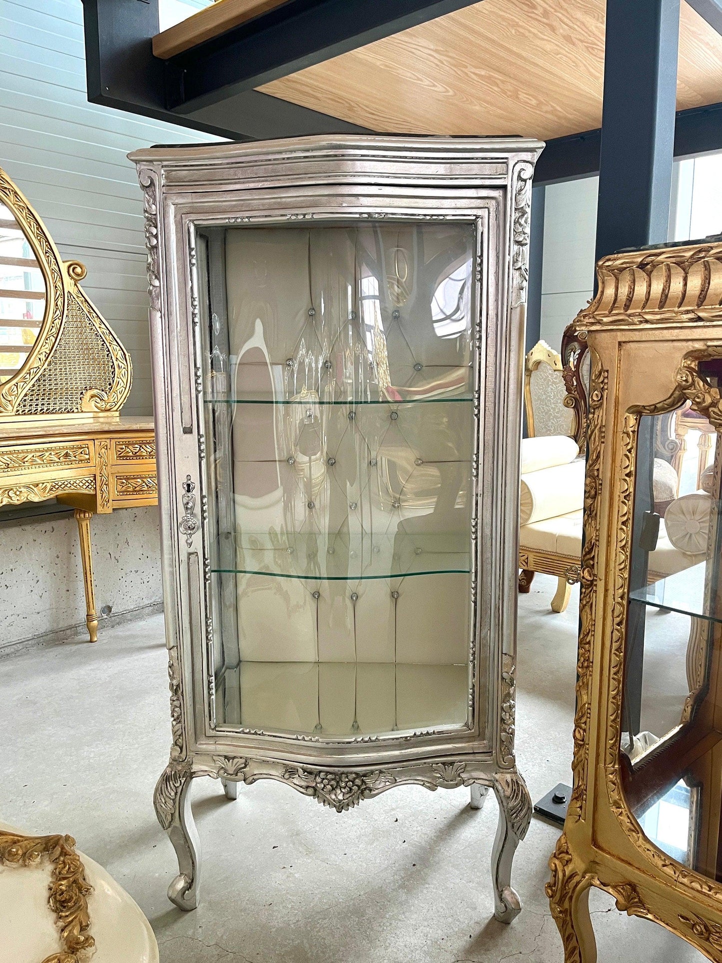 Display Cabinet French Louis Style in Gold Finish Glass Wooden Showcase Retro Baroque Style in Sliver Finish Home Decoration for Living Room