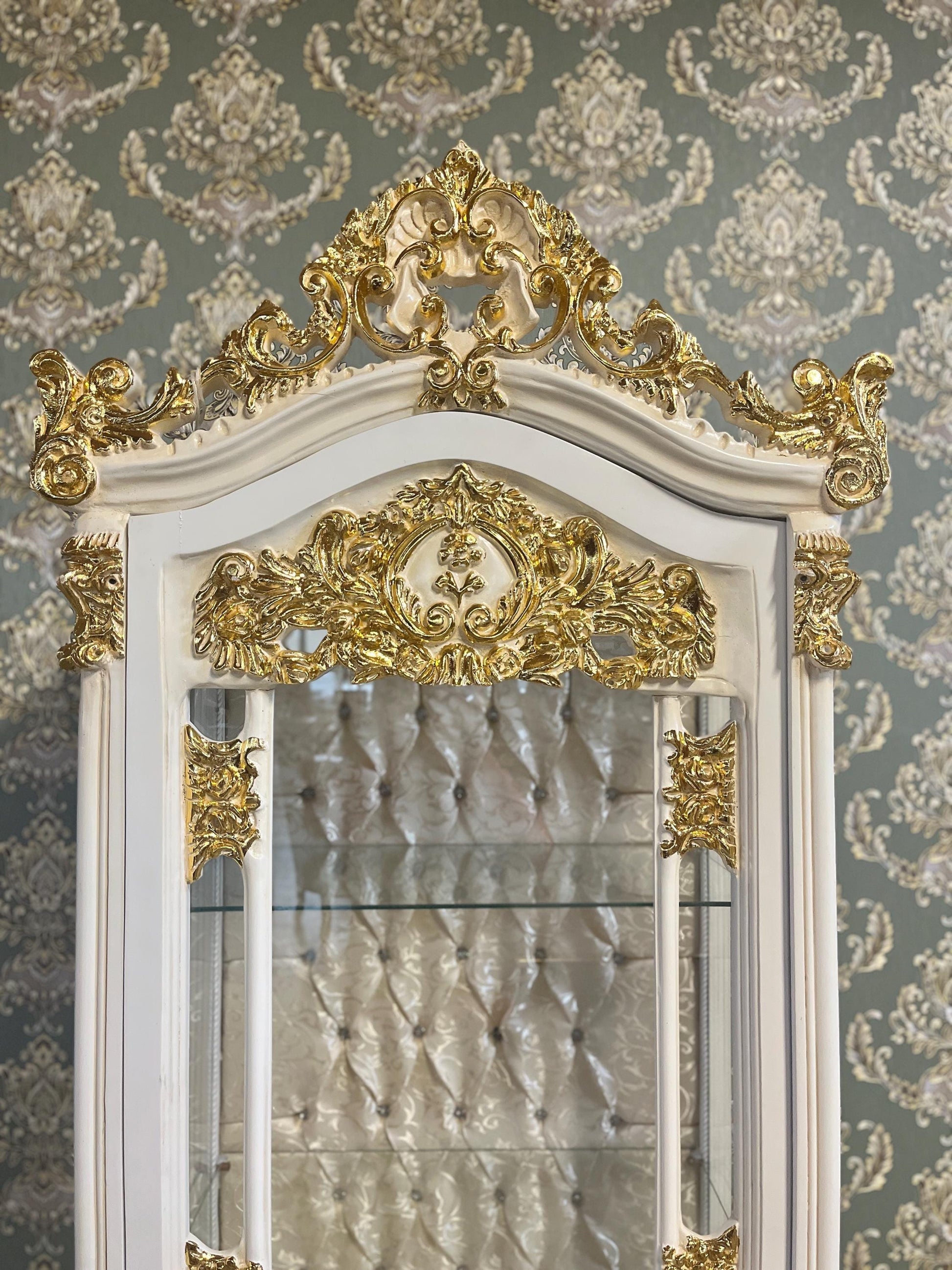 Display Cabinet Retro Baroque Style Showcase in Wooden White Color Gold Leaf Decorated Glass Cabinet in Dining Room Furniture