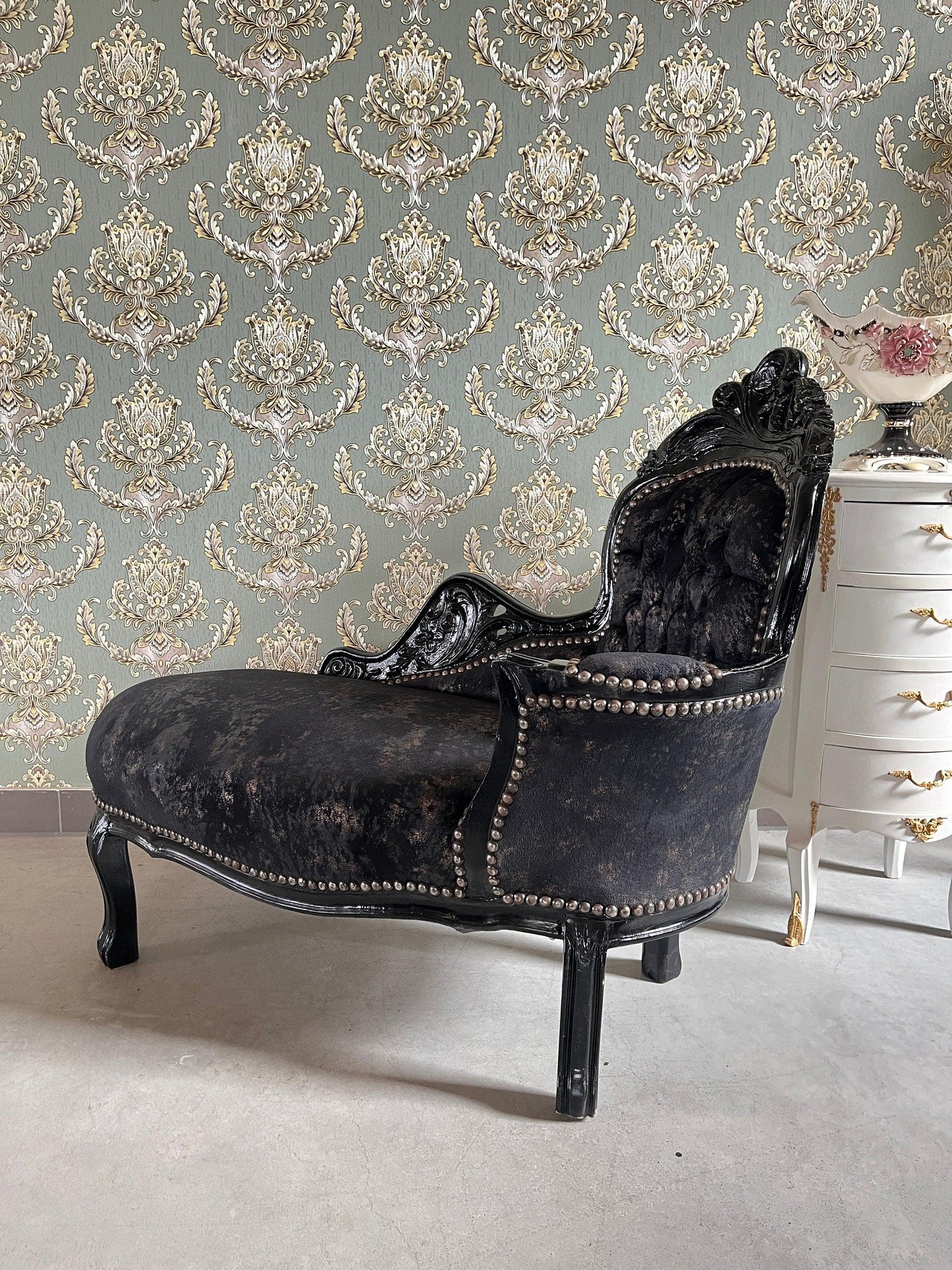 Small Chaise Longue French Louis Style in Midnight Black Retro Baroque Style Bench in Velvet Brown for Home Decor