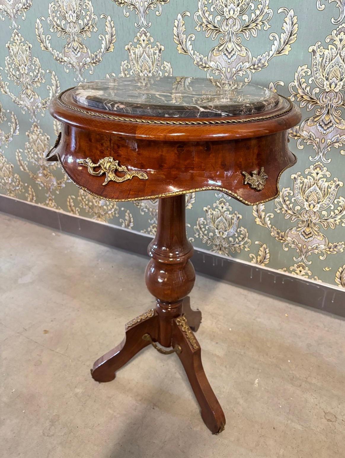 Small Side Table Marble Top Retro Baroque Style Tea Table Café Table Antique Style Wooden Table with Marble Top for Home Decor