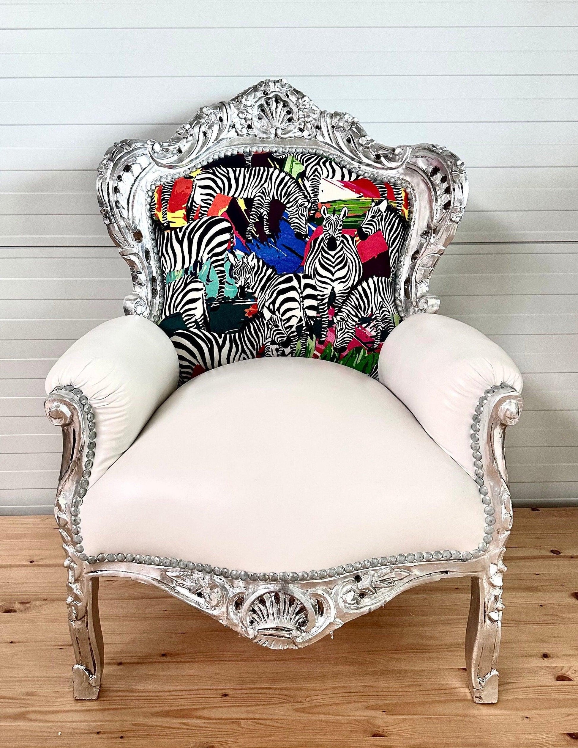 Französischer Barocksessel im Recoco-Stil/ Armchair French Baroque Recoco Style in Silver Finish & Colorful Safari Zebra Print
