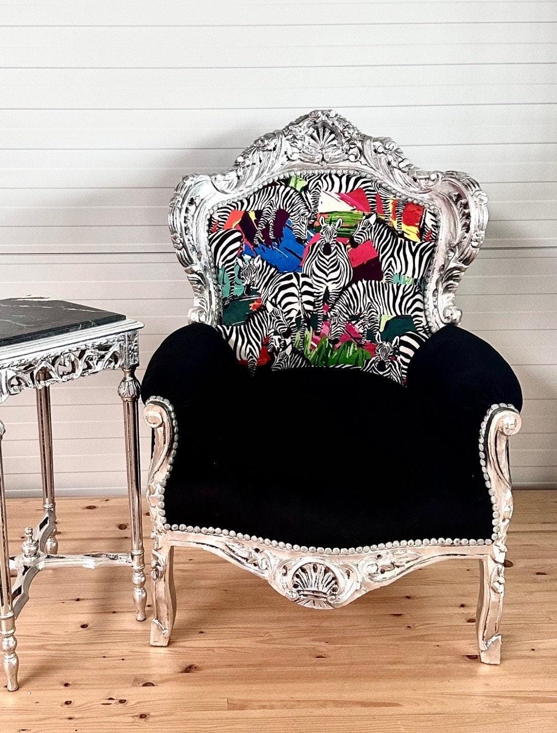 Französischer Barocksessel im Recoco-Stil/ Armchair French Baroque Recoco Style in Silver Finish & Colorful Safari Zebra Print
