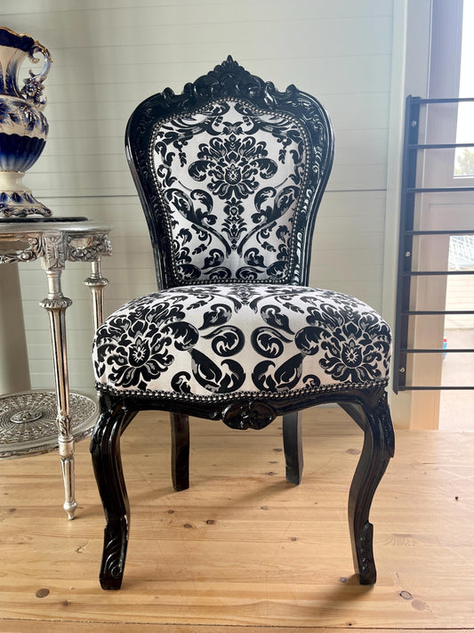 Französischer Stuhl im Louis-Barock-Rokoko-Stil/ Accent Chair French Louis Baroque Rococo Antique Style Dining Chair in Black Finish