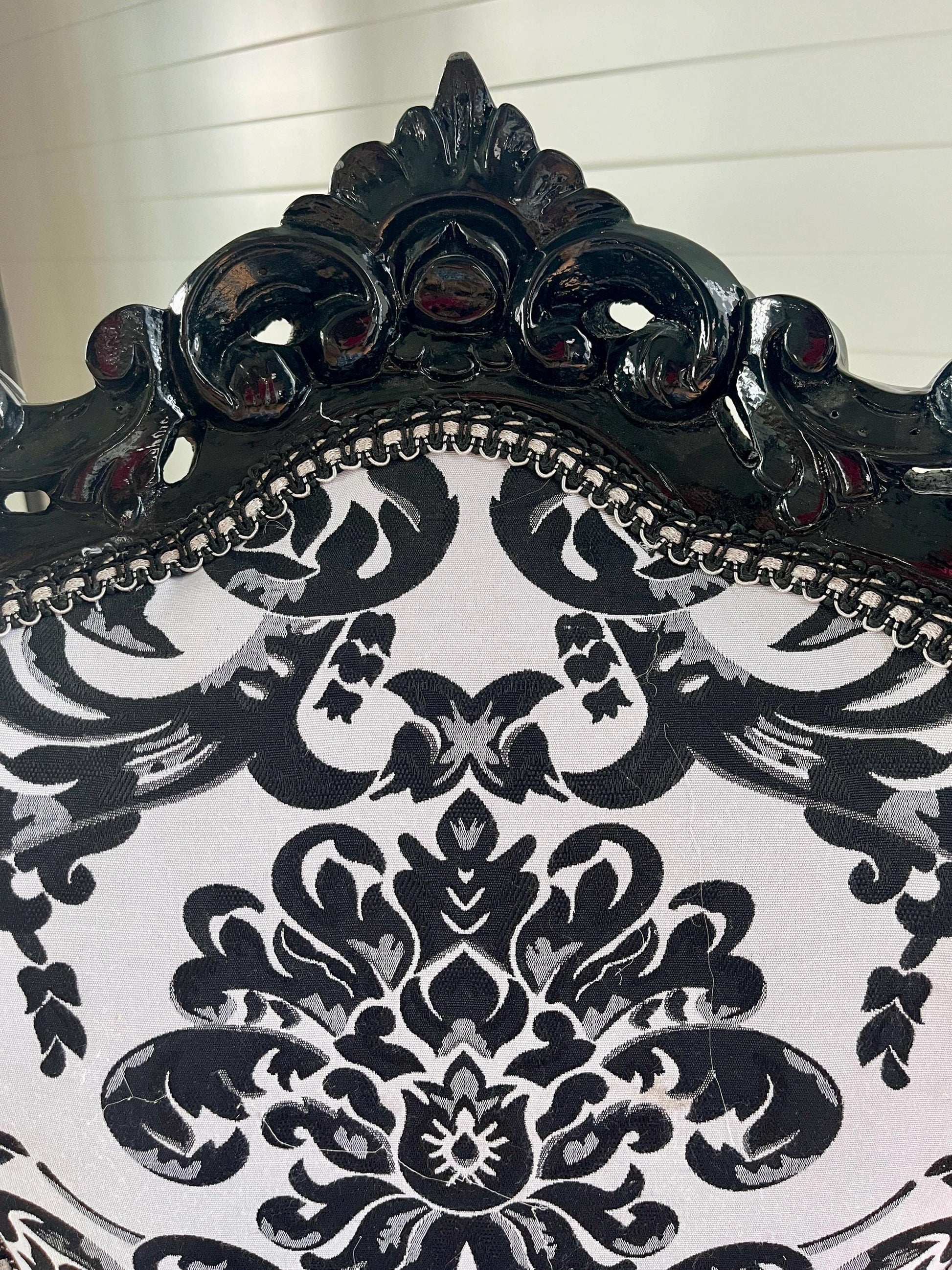 Französischer Stuhl im Louis-Barock-Rokoko-Stil/ Accent Chair French Louis Baroque Rococo Antique Style Dining Chair in Black Finish