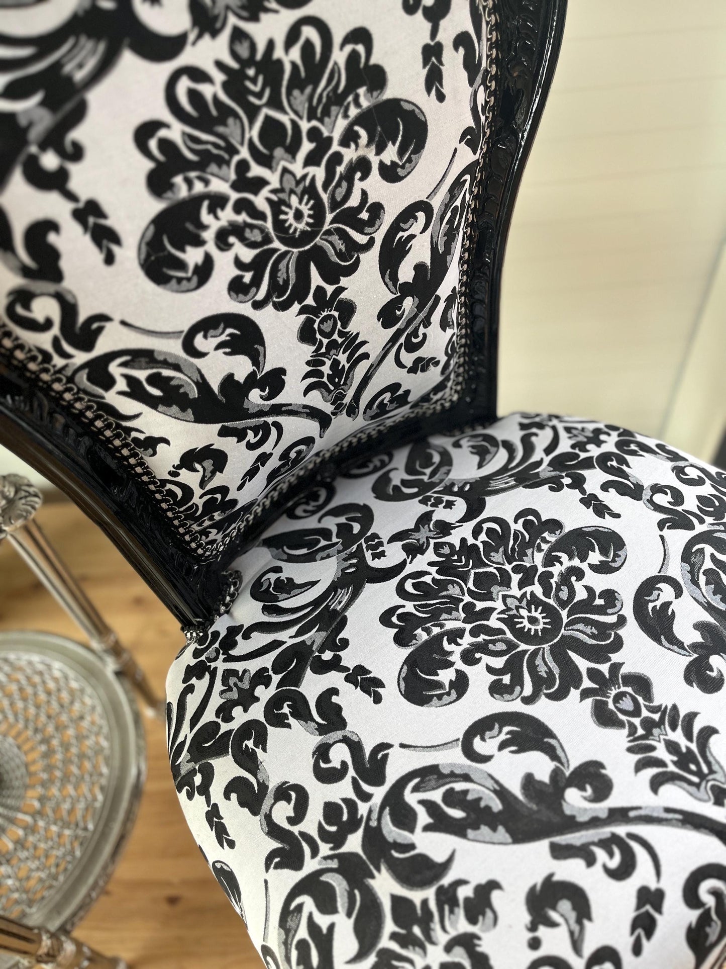 Französischer Stuhl im Louis-Barock-Rokoko-Stil/ Accent Chair French Louis Baroque Rococo Antique Style Dining Chair in Black Finish