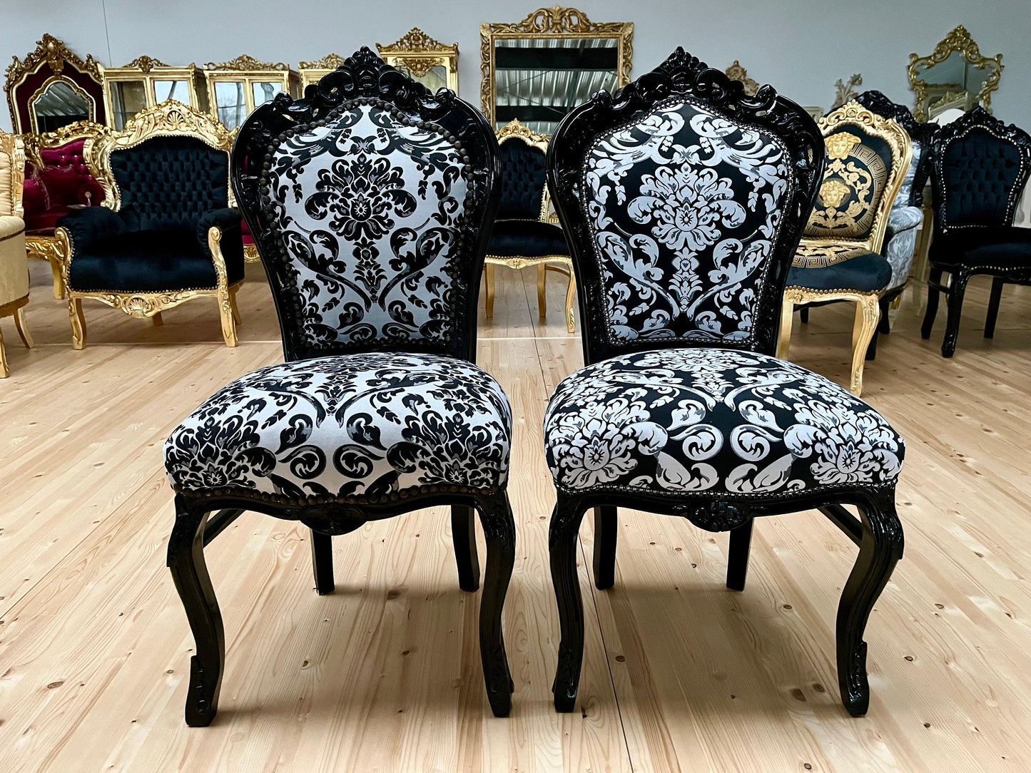 Französischer Stuhl im Louis-Barock-Rokoko-Stil/ Accent Chair French Louis Baroque Rococo Antique Style Dining Chair in Black Finish