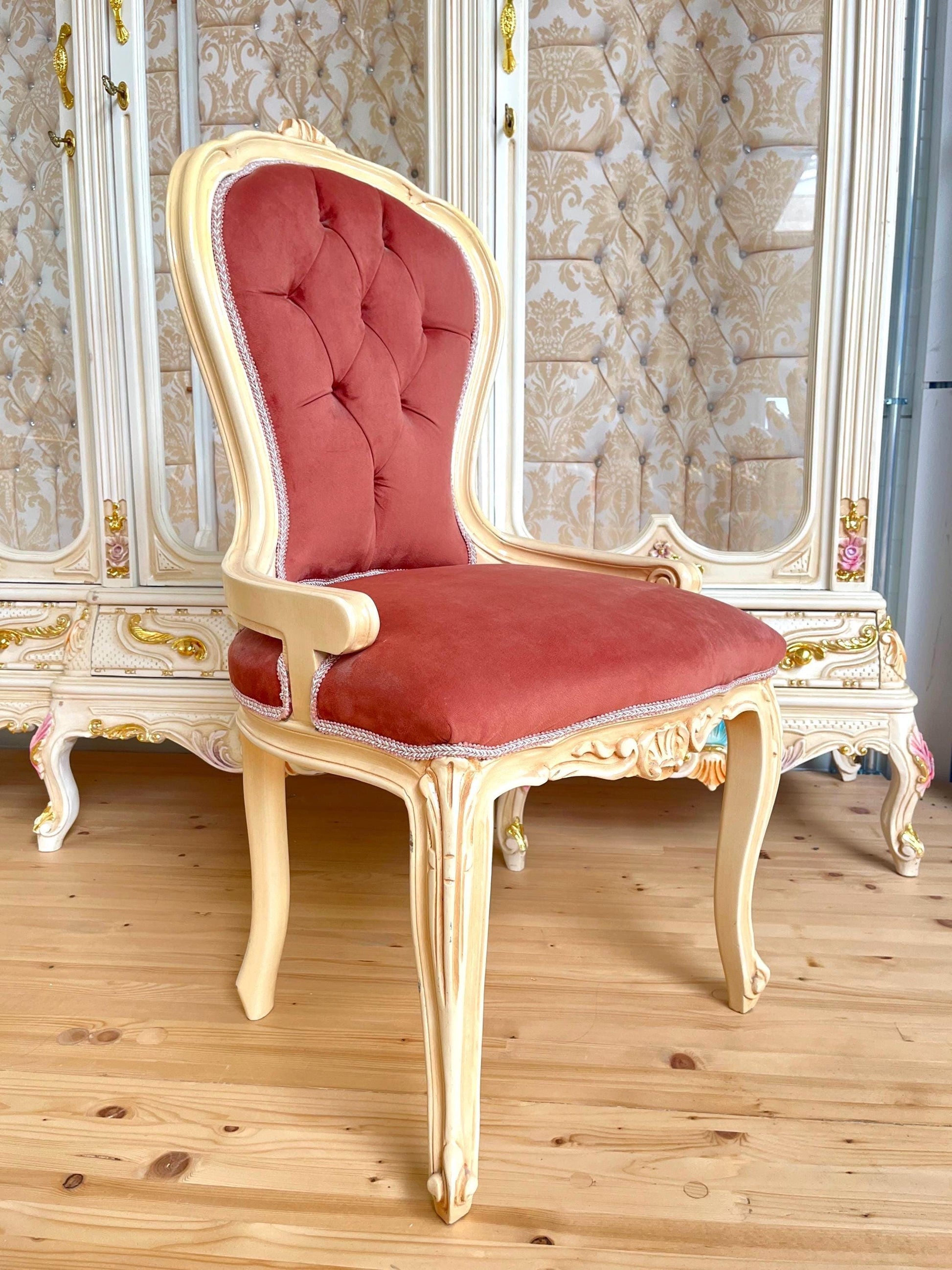 Accent Chair Classic Baroque Style in Beautiful Rose Berry Velvet French Louis Style Chair Beige Wooden Frame for Lounge Room