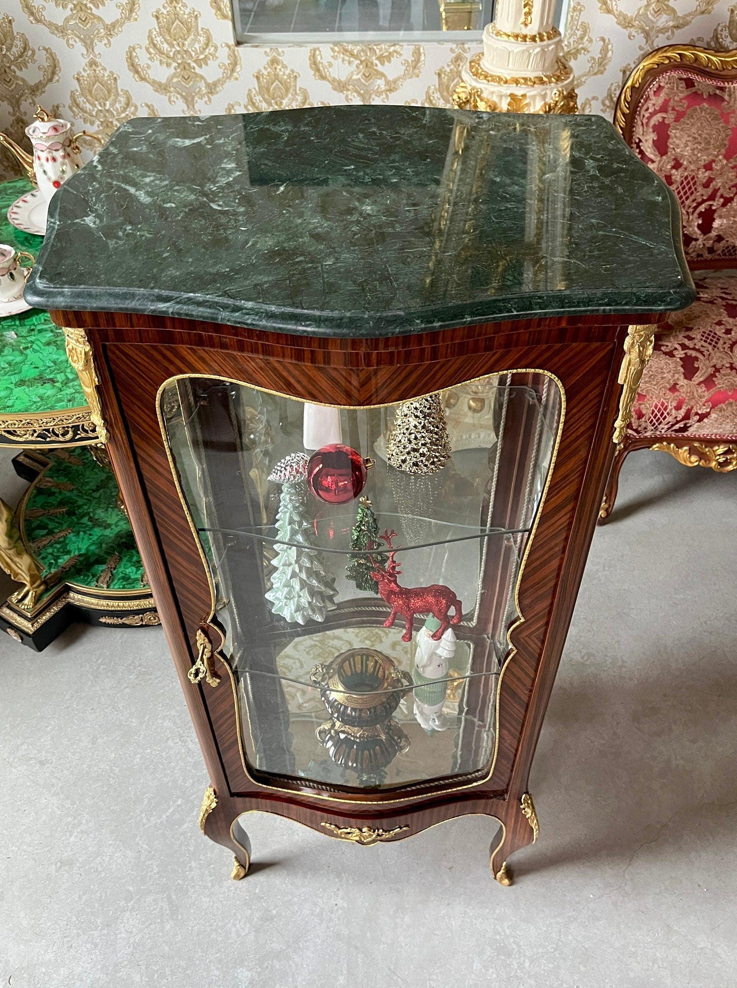 Display Cabinet Nostalgic French Louis Style Glass & Wooden Brown Showcase Retro Baroque Handmade Style for Home Decor
