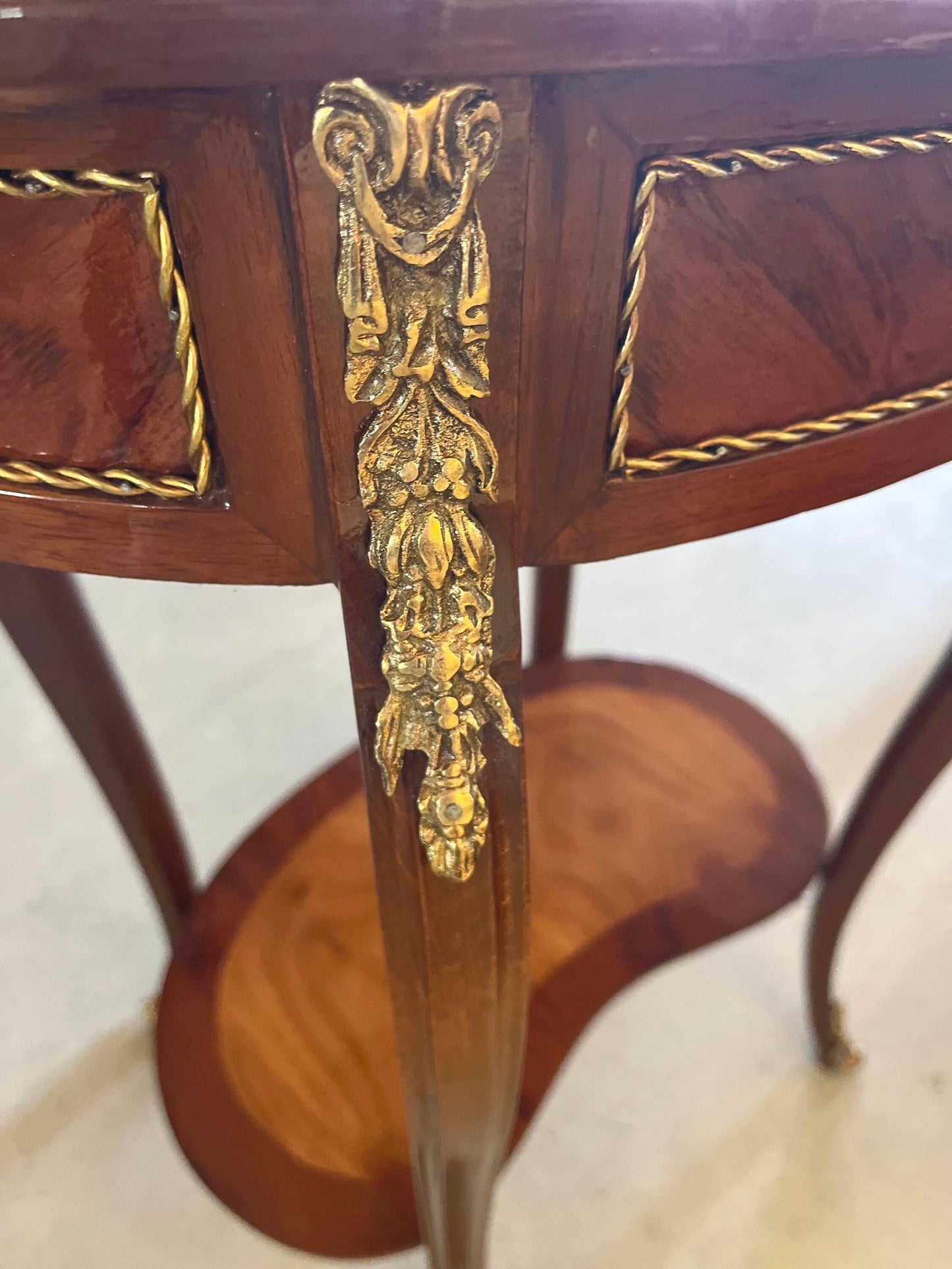 Side Table French Antique Style Wooden Brown Oval Shape Table Retro Baroque Style for Home Decor