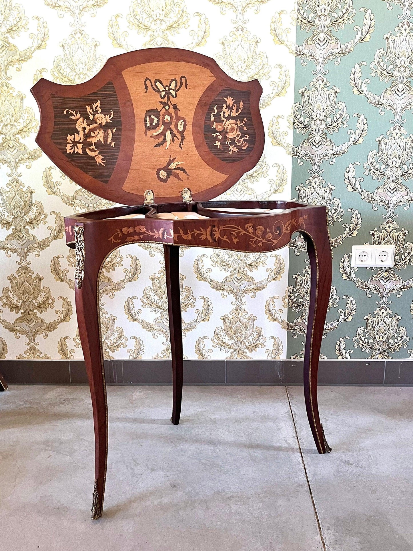 Decorative Table French Antique Look Wooden Desk Retro Baroque Style Niche Table with Cases & Bronze Ornaments for Home Decor-LIMITED ITEM