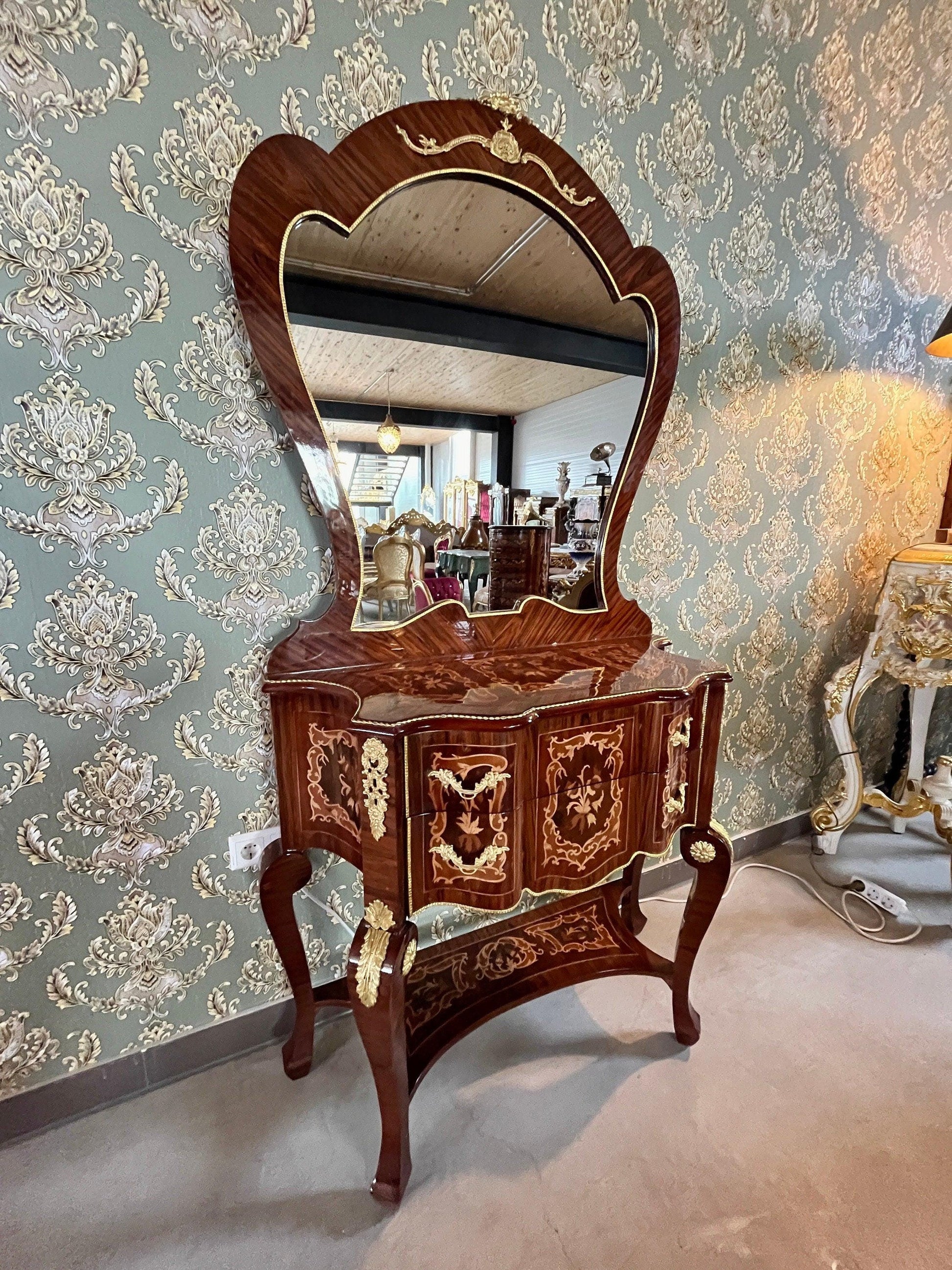 Mirror Table Console in Nostalgic Antique Style Wooden Table Mirror Console in Retro Baroque Style in Brown
