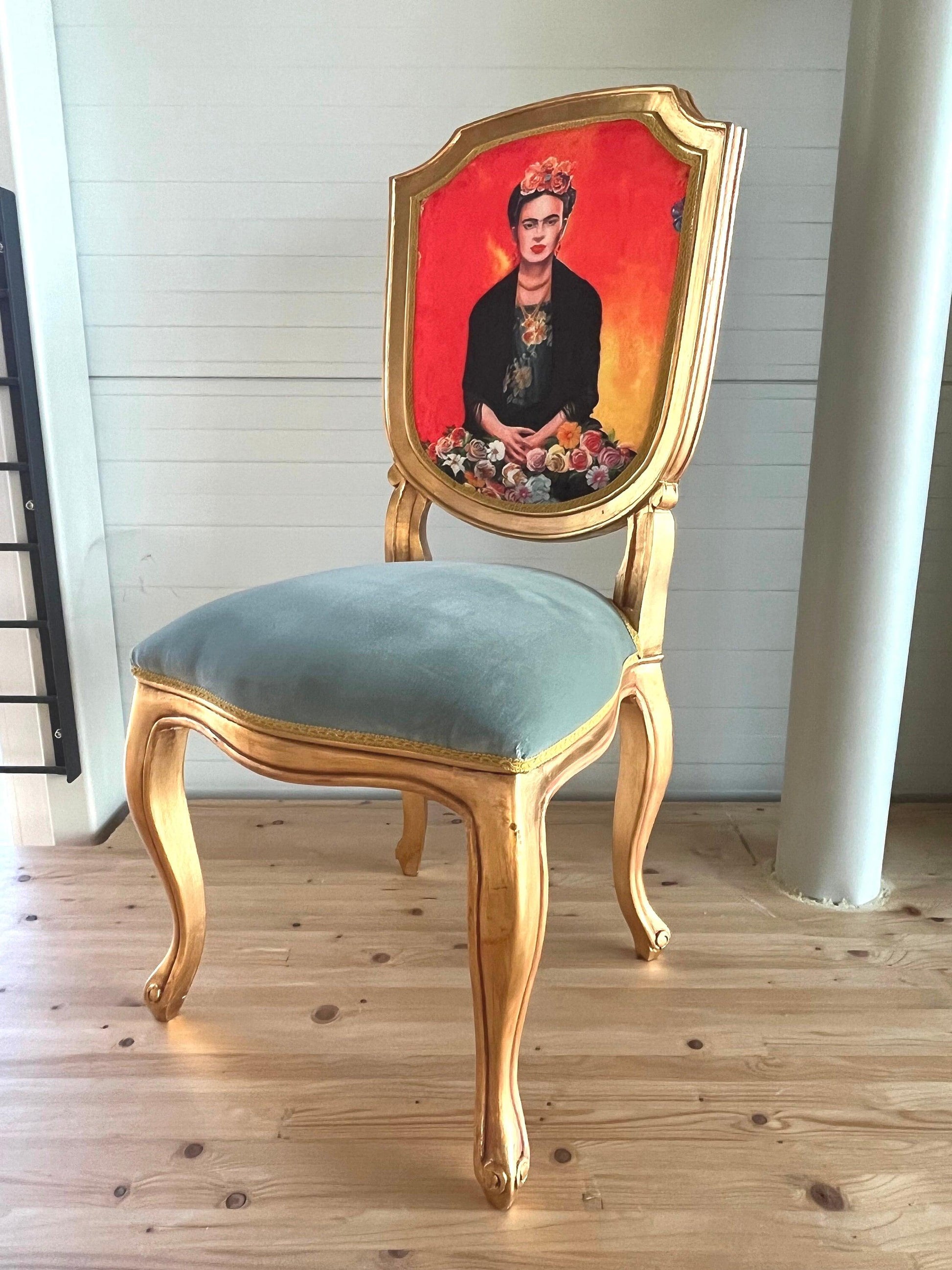 Accent Chair Retro Baroque Rococo Style Wooden Chair in Floral Frida K. Print Gold Finish for Home Dining