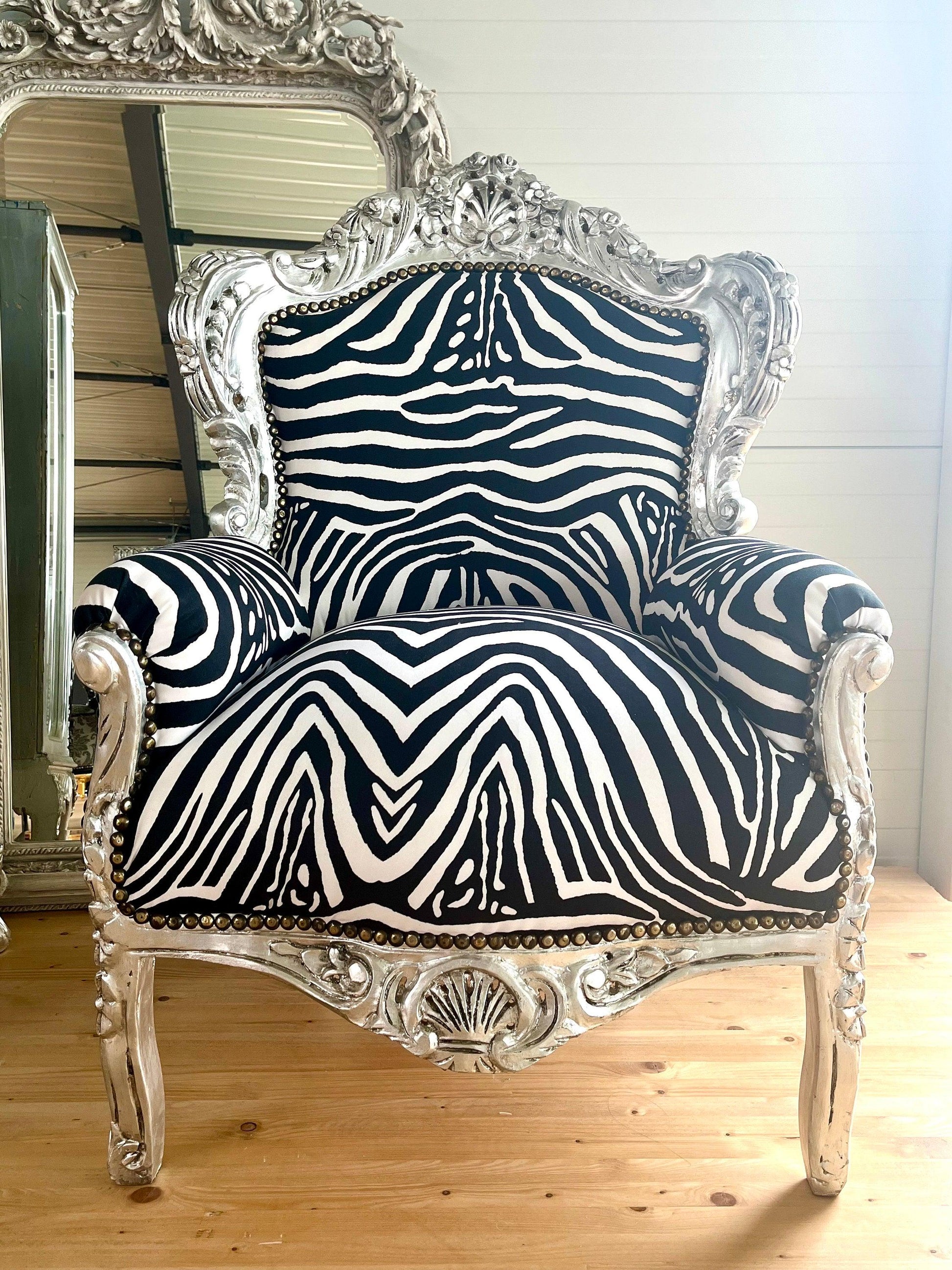 Barock-Sessel im französischen Rokoko-Stil / Baroque Armchair in French Rococo style- Black Zebra