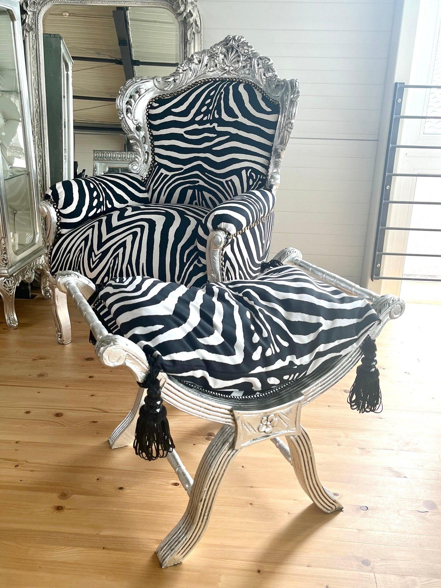 Barock-Sessel im französischen Rokoko-Stil / Baroque Armchair in French Rococo style- Black Zebra