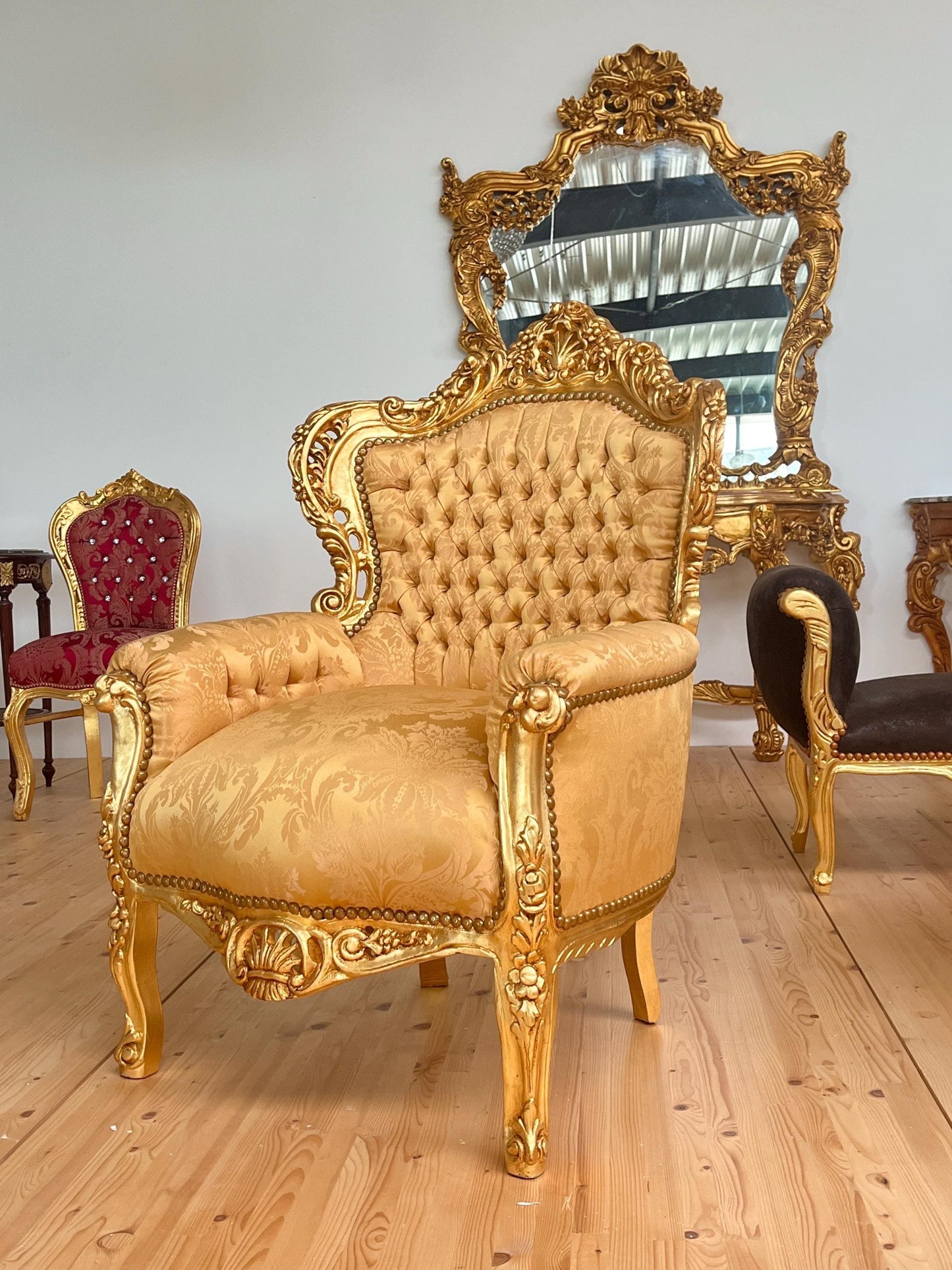 Armchair Gold French Louis XV Retro Baroque Rococo Style Sofa Chair in Gold Finish for Home Decor