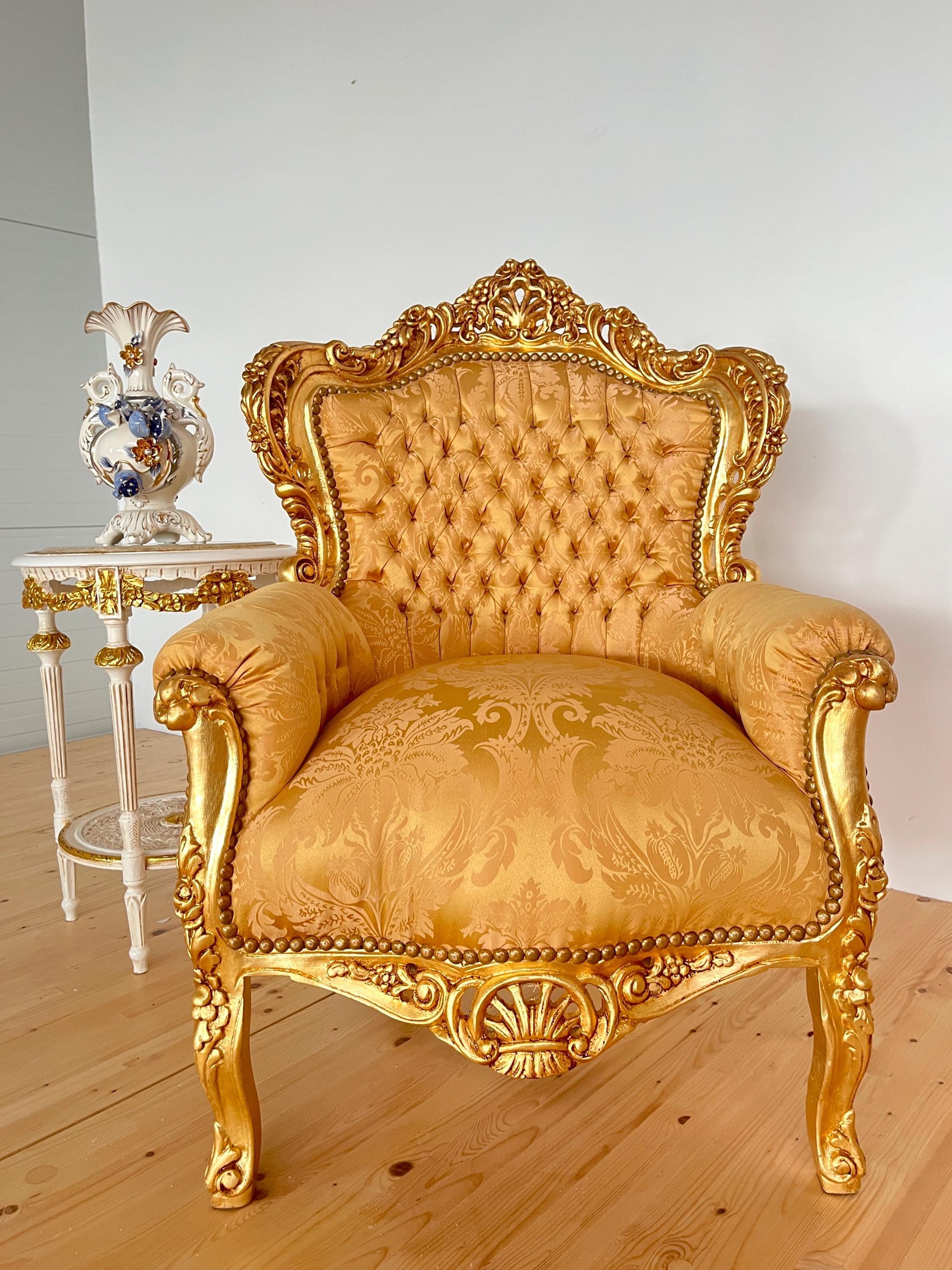 Armchair Gold French Louis XV Retro Baroque Rococo Style Sofa Chair in Gold Finish for Home Decor