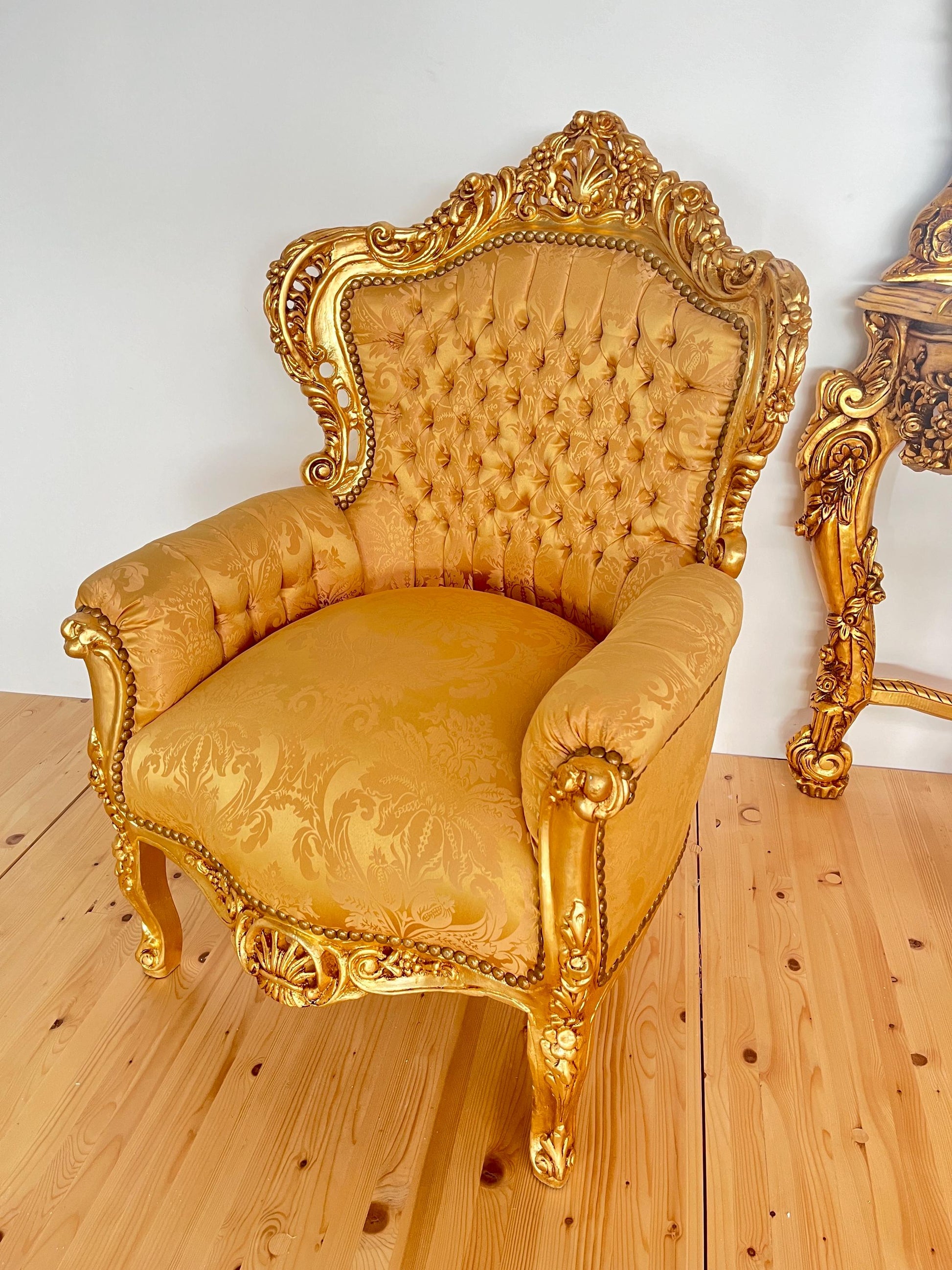 Armchair Gold French Louis XV Retro Baroque Rococo Style Sofa Chair in Gold Finish for Home Decor