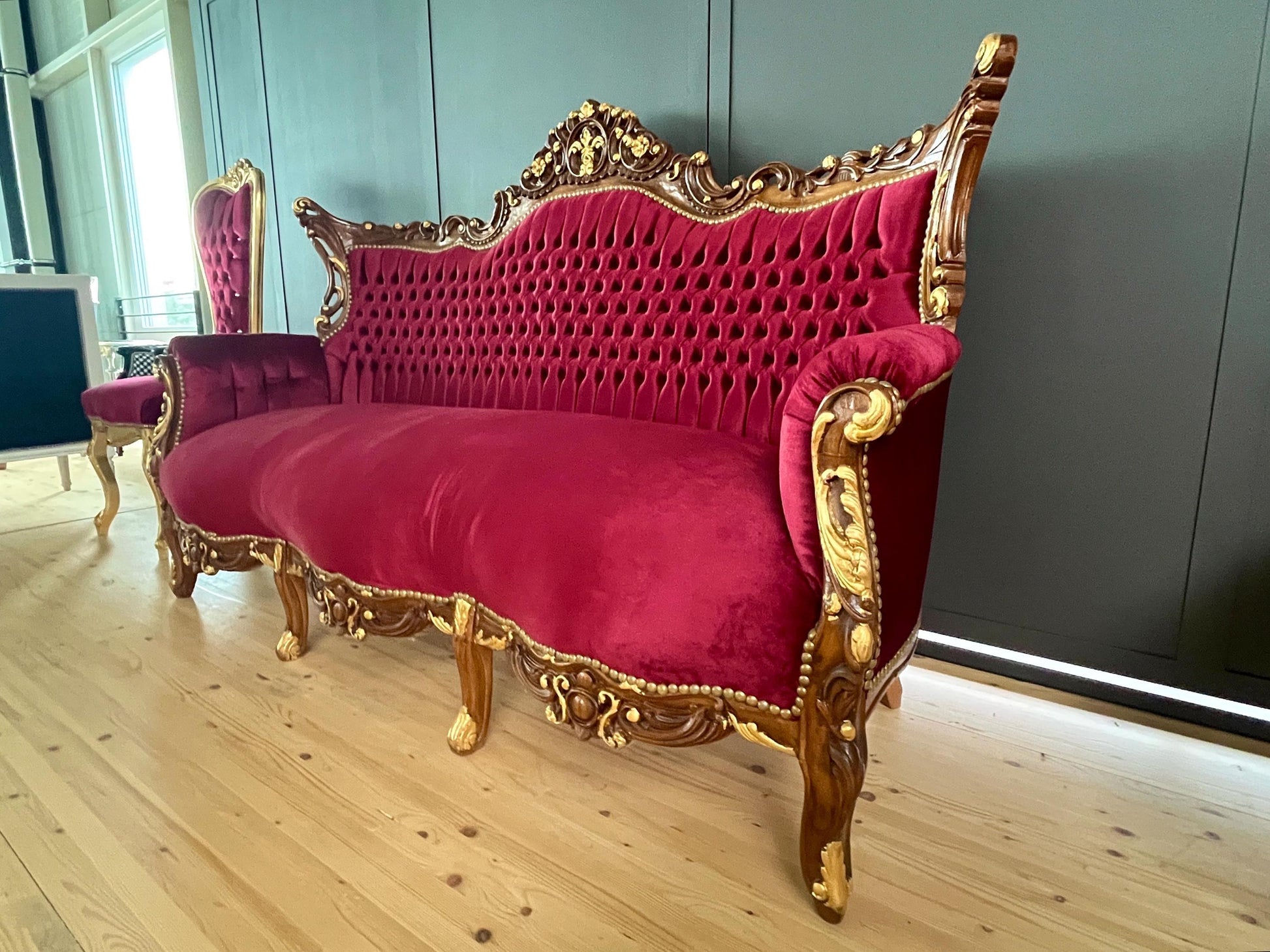Lounge Sofa Red Velvet Antique Baroque Style 3-Seater Couch in Xmas Red Velvet French Style Home Decor Gift for Holiday LIMITED EDITION
