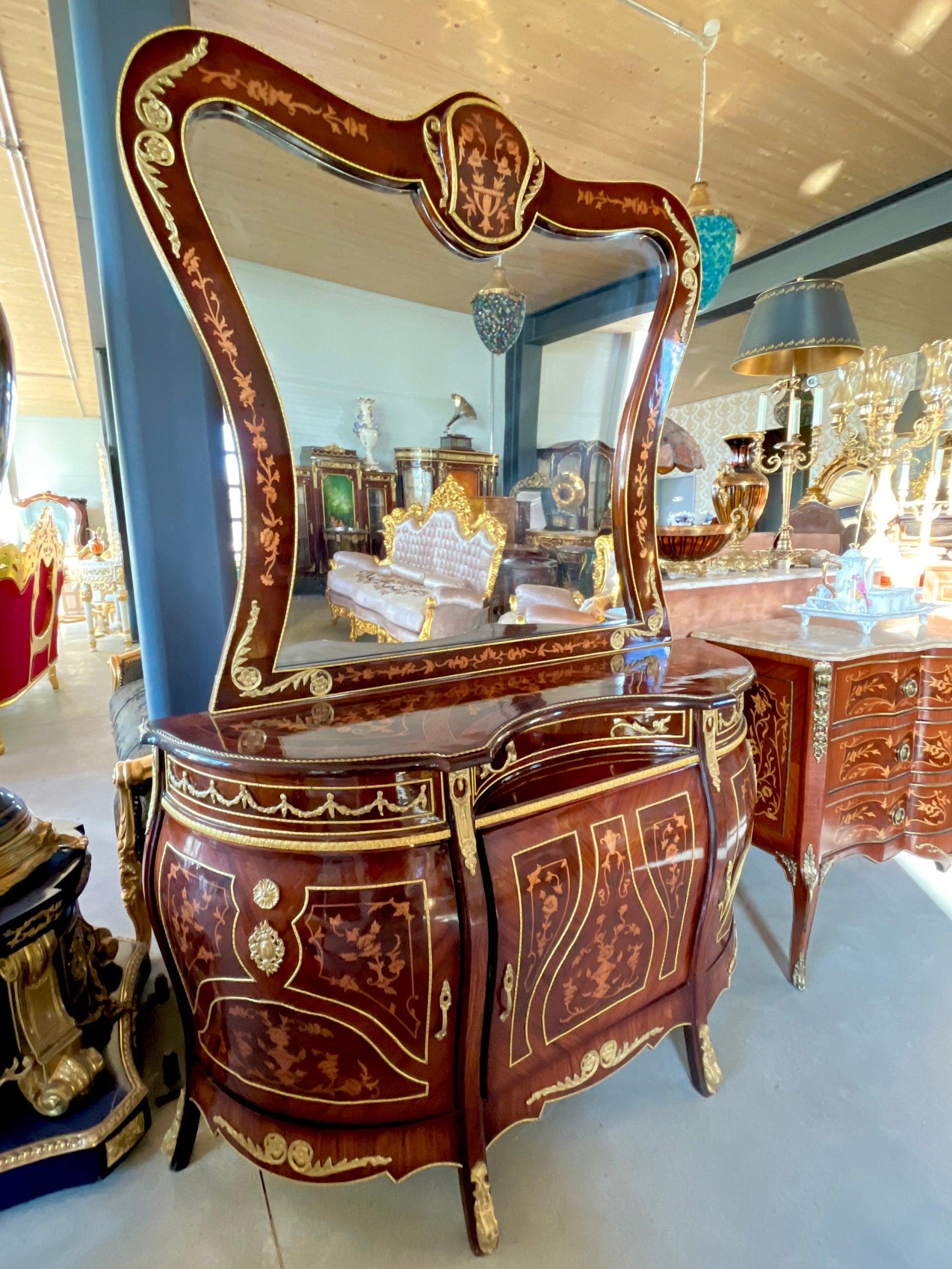 Mirror Cabinet Console in Nostalgic Antique Style Wooden Cabinet Console in Retro Baroque Style Cured Shape