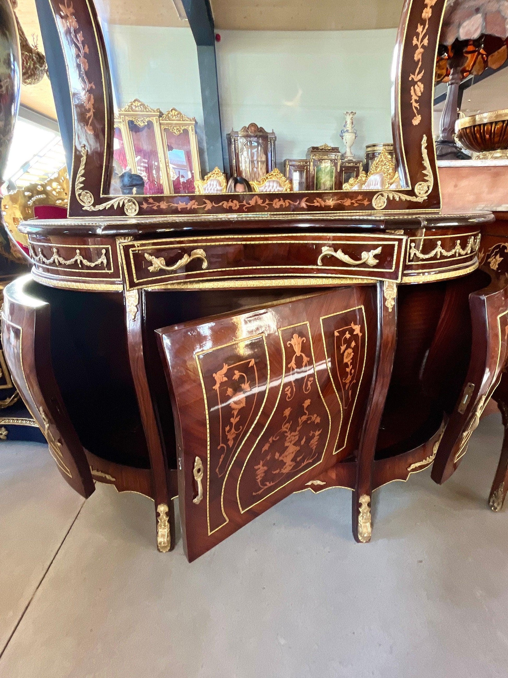Mirror Cabinet Console in Nostalgic Antique Style Wooden Cabinet Console in Retro Baroque Style Cured Shape